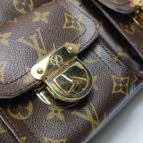 Louis Vuitton(LV) Hudson Handbag Monogram Canvas GM — thumbnail 13