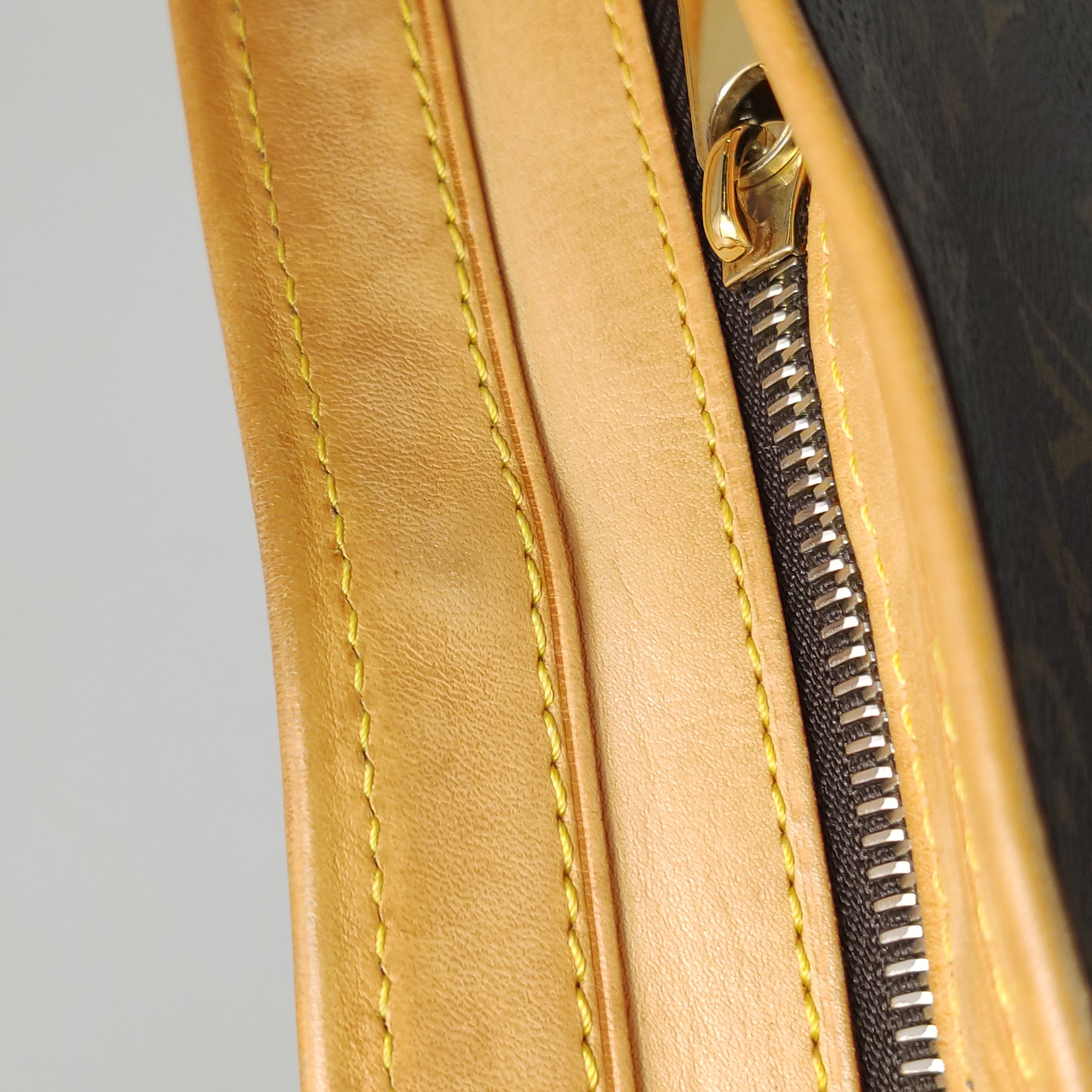 Louis Vuitton(LV) Hudson Handbag Monogram Canvas GM — photo 15 of 23