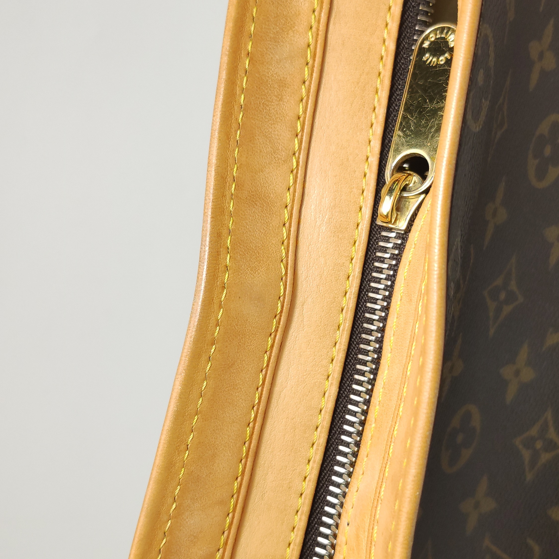 Louis Vuitton(LV) Hudson Handbag Monogram Canvas GM — photo 14 of 23