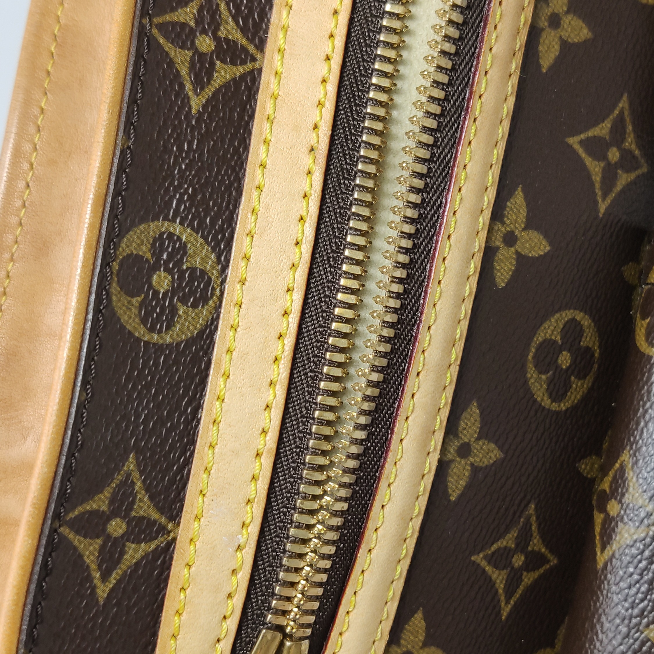 Louis Vuitton(LV) Hudson Handbag Monogram Canvas GM — photo 17 of 23