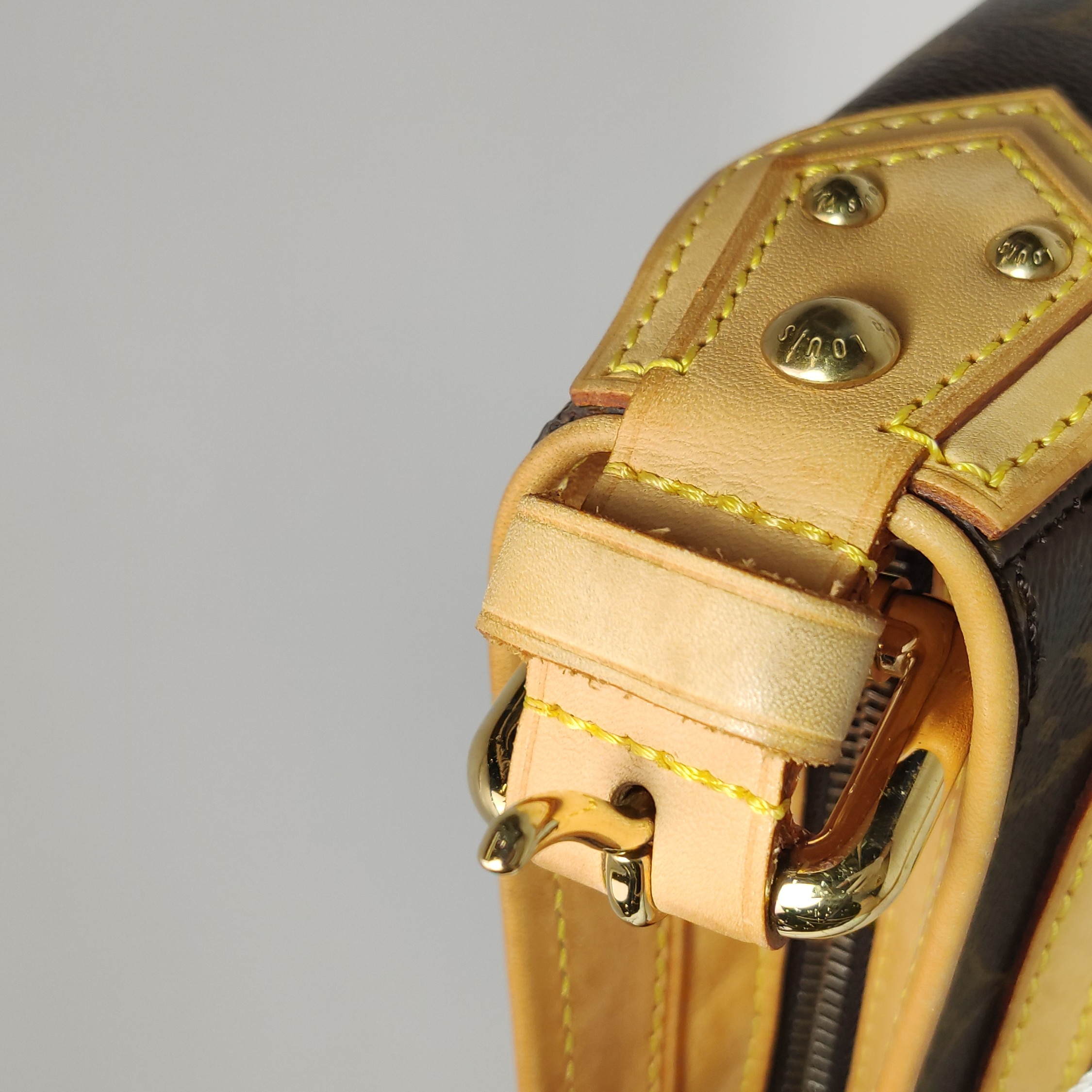 Louis Vuitton(LV) Hudson Handbag Monogram Canvas GM — photo 12 of 23
