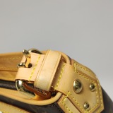 Louis Vuitton(LV) Hudson Handbag Monogram Canvas GM — thumbnail 12