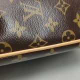 Louis Vuitton(LV) Hudson Handbag Monogram Canvas GM — thumbnail 18
