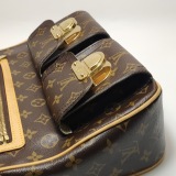 Louis Vuitton(LV) Hudson Handbag Monogram Canvas GM — thumbnail 23