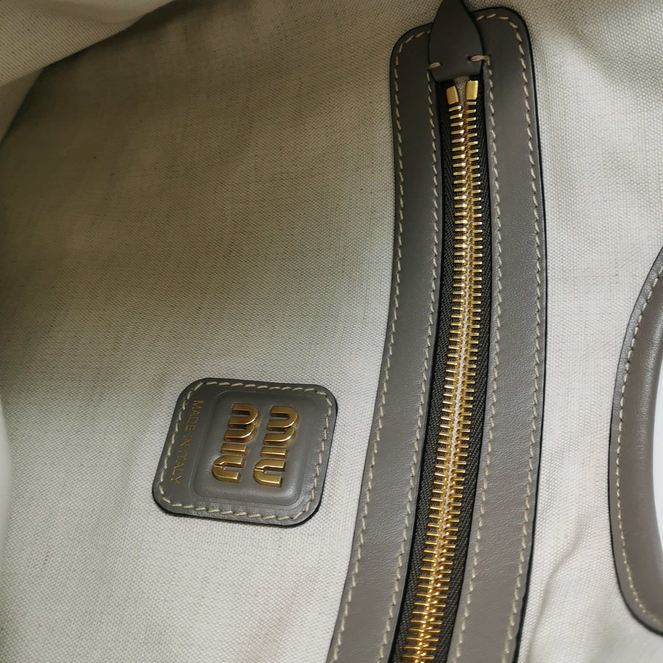 Miu Miu Ivy Hobo Bag Leather — photo 9 of 12