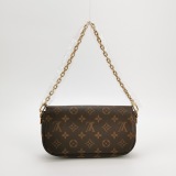 Louis Vuitton(LV) Ivy Wallet on Chain Monogram Canvas — thumbnail 5
