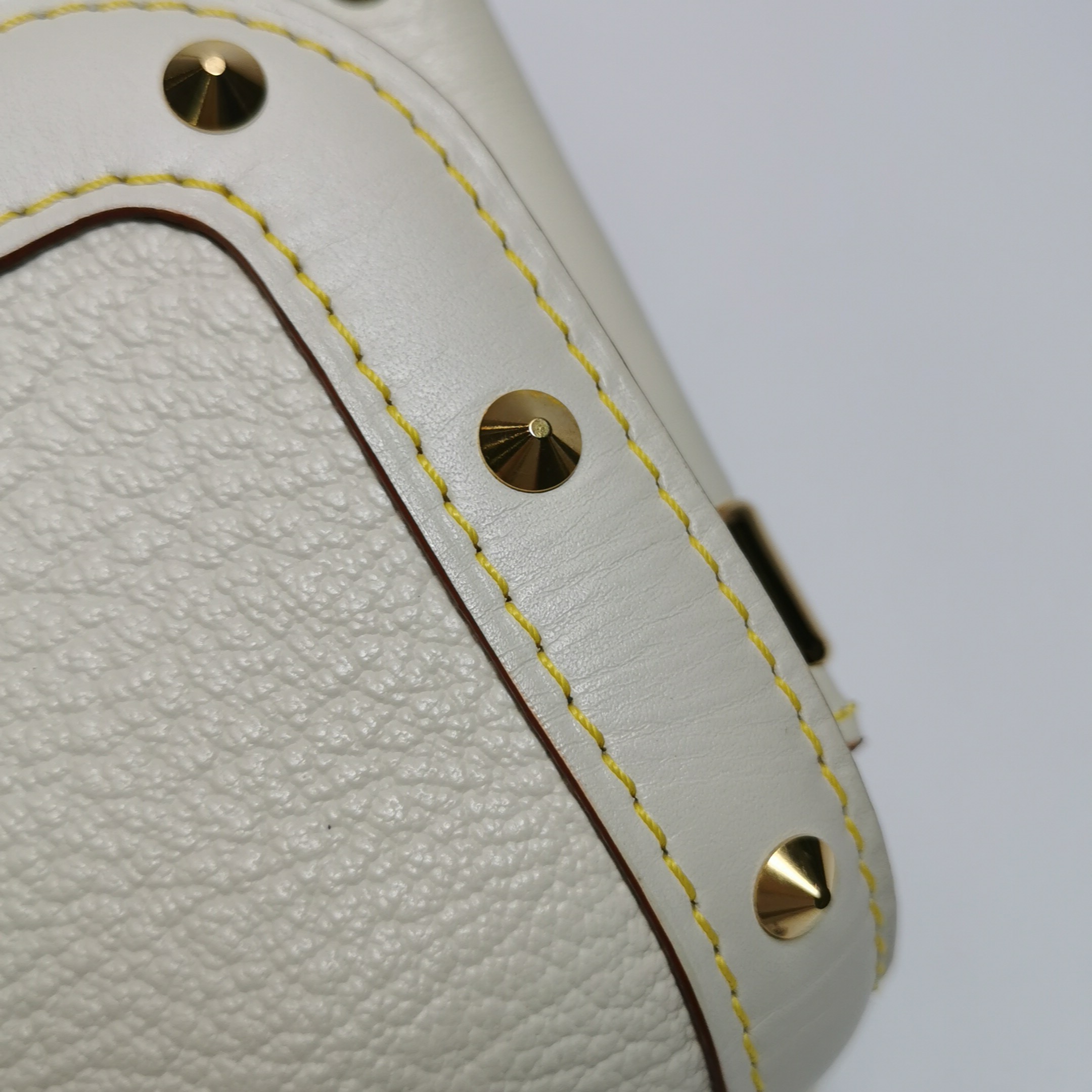 Louis Vuitton(LV) Suhali Le Talentueux Handbag Leather — photo 16 of 21