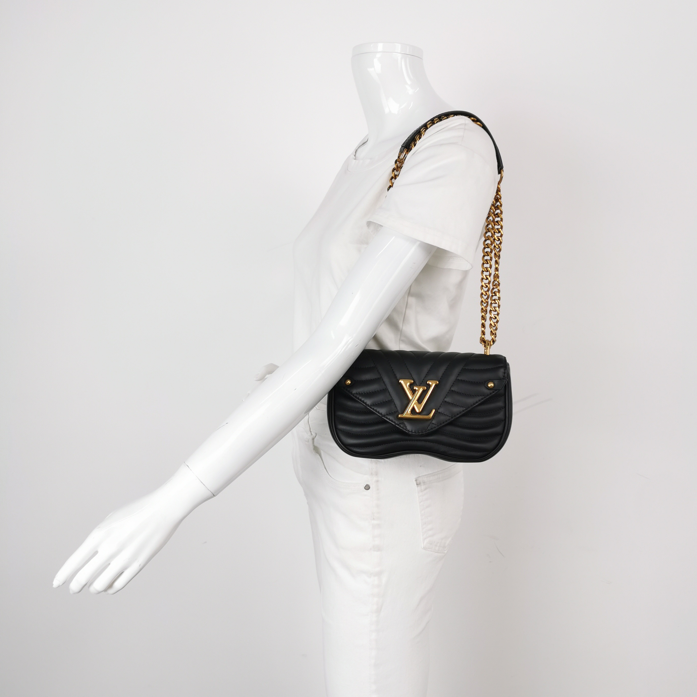 Louis Vuitton(LV) New Wave Chain Bag Quilted Leather PM — alternate view