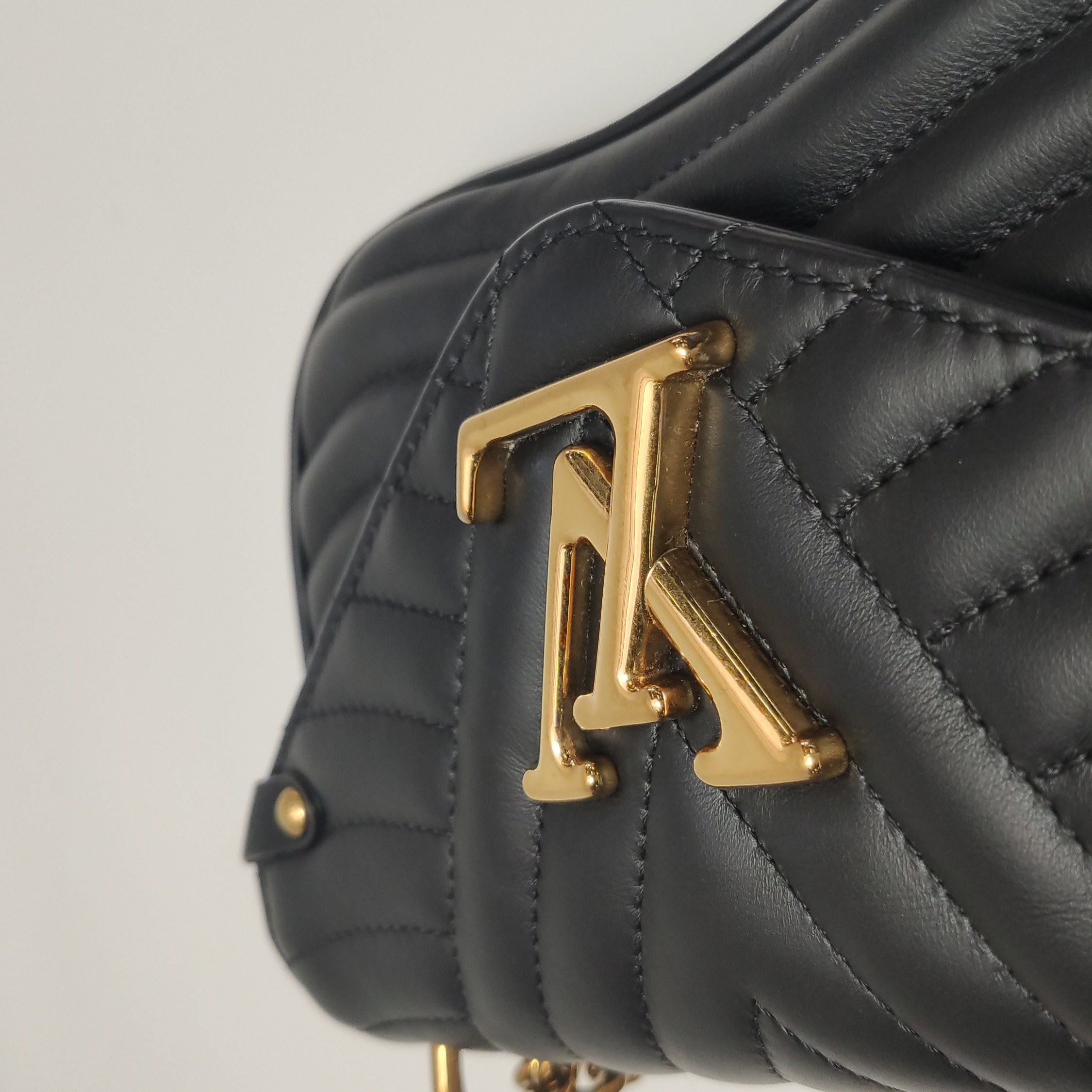 Louis Vuitton(LV) New Wave Chain Bag Quilted Leather PM — photo 9 of 15