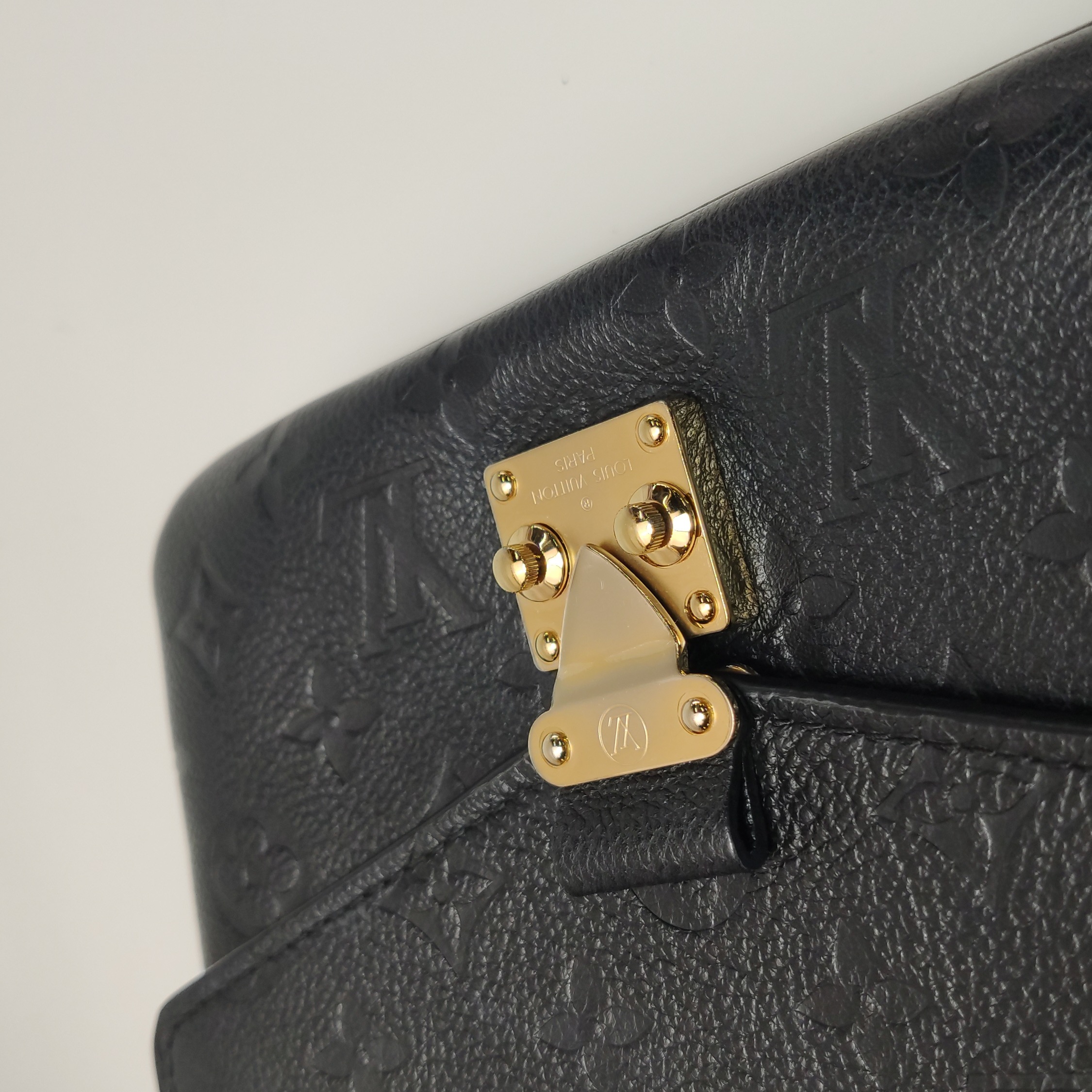 Louis Vuitton(LV) Pochette Metis East West Bag Monogram Empreinte Black — photo 9 of 14