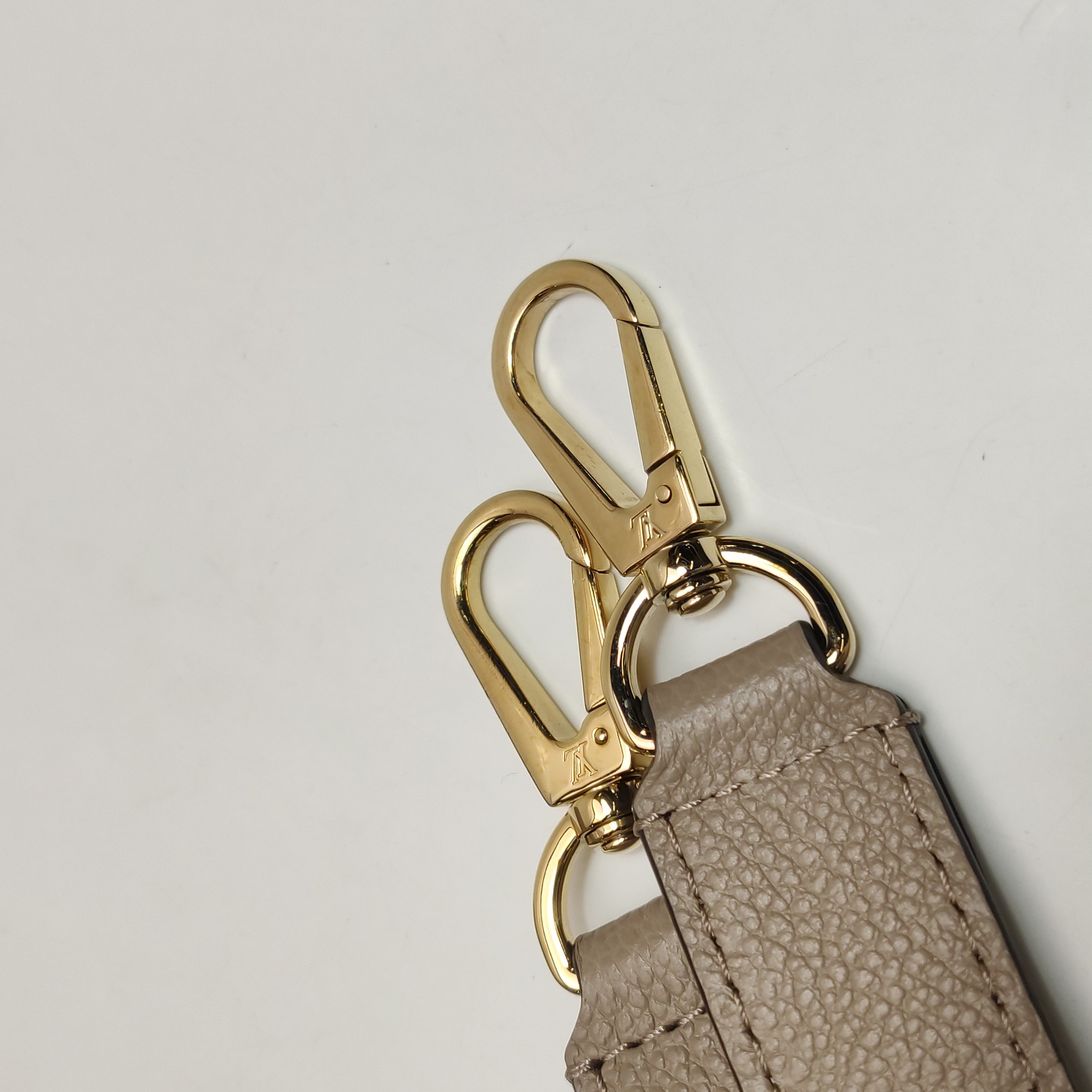 Louis Vuitton(LV) Madeleine Handbag Bicolor Monogram Empreinte Giant MM — photo 14 of 23