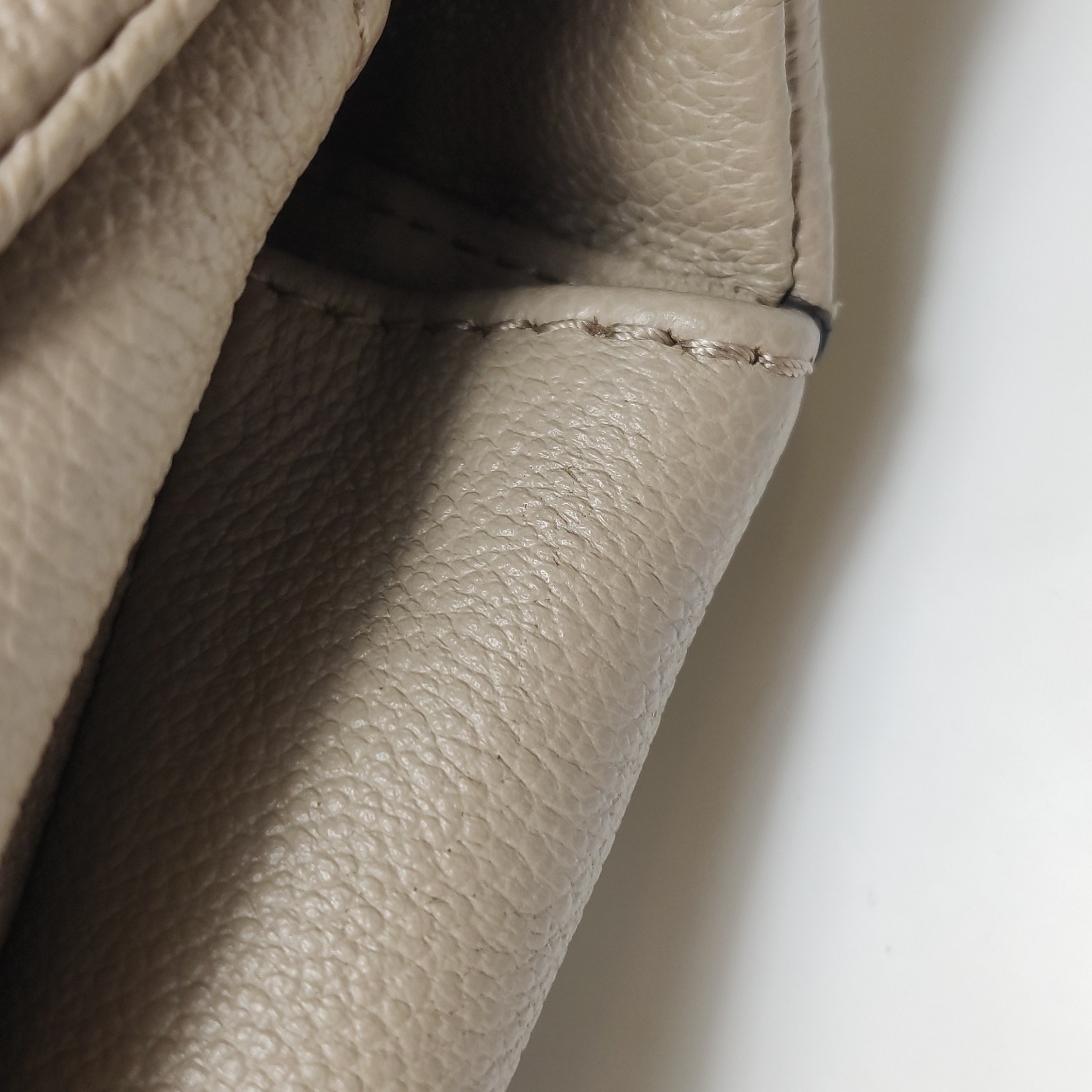 Louis Vuitton(LV) Madeleine Handbag Bicolor Monogram Empreinte Giant MM — photo 15 of 23