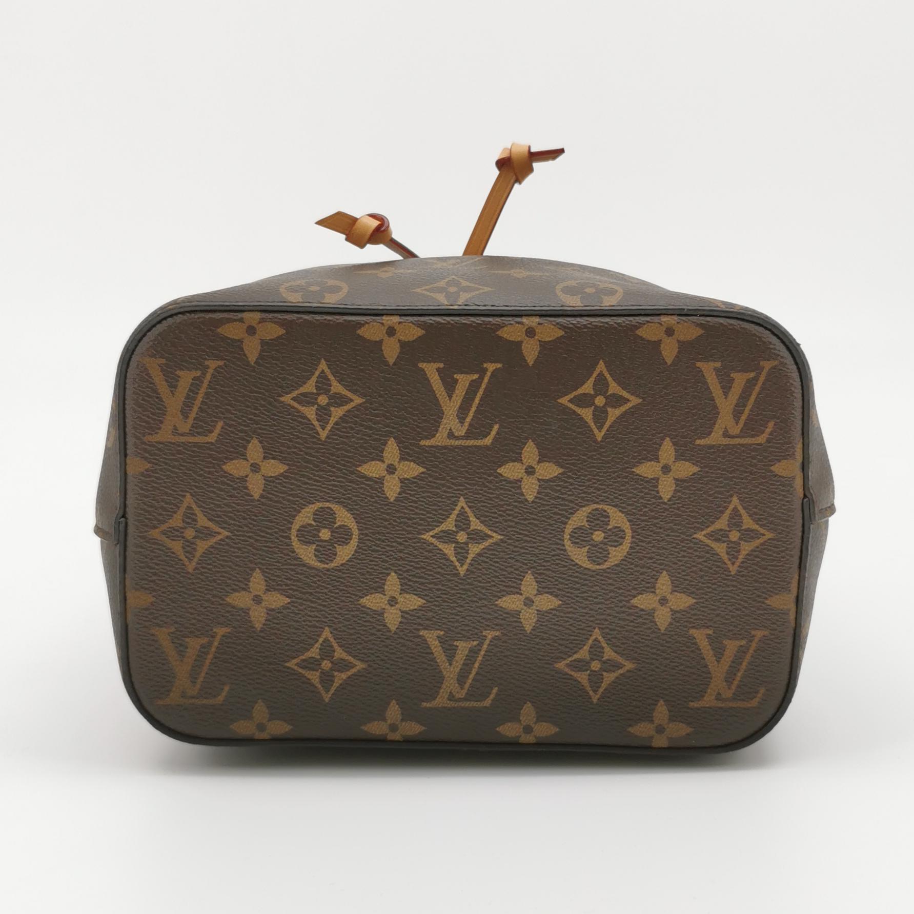 Louis Vuitton(LV) NeoNoe Handbag Monogram Canvas with Shearling BB — photo 6 of 13