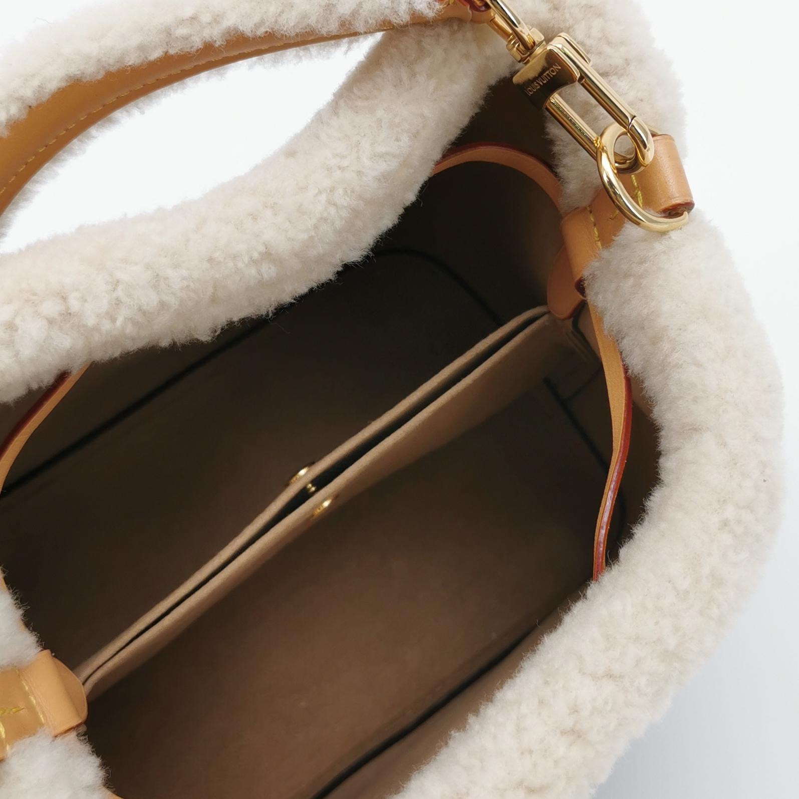 Louis Vuitton(LV) NeoNoe Handbag Monogram Canvas with Shearling BB — photo 7 of 13