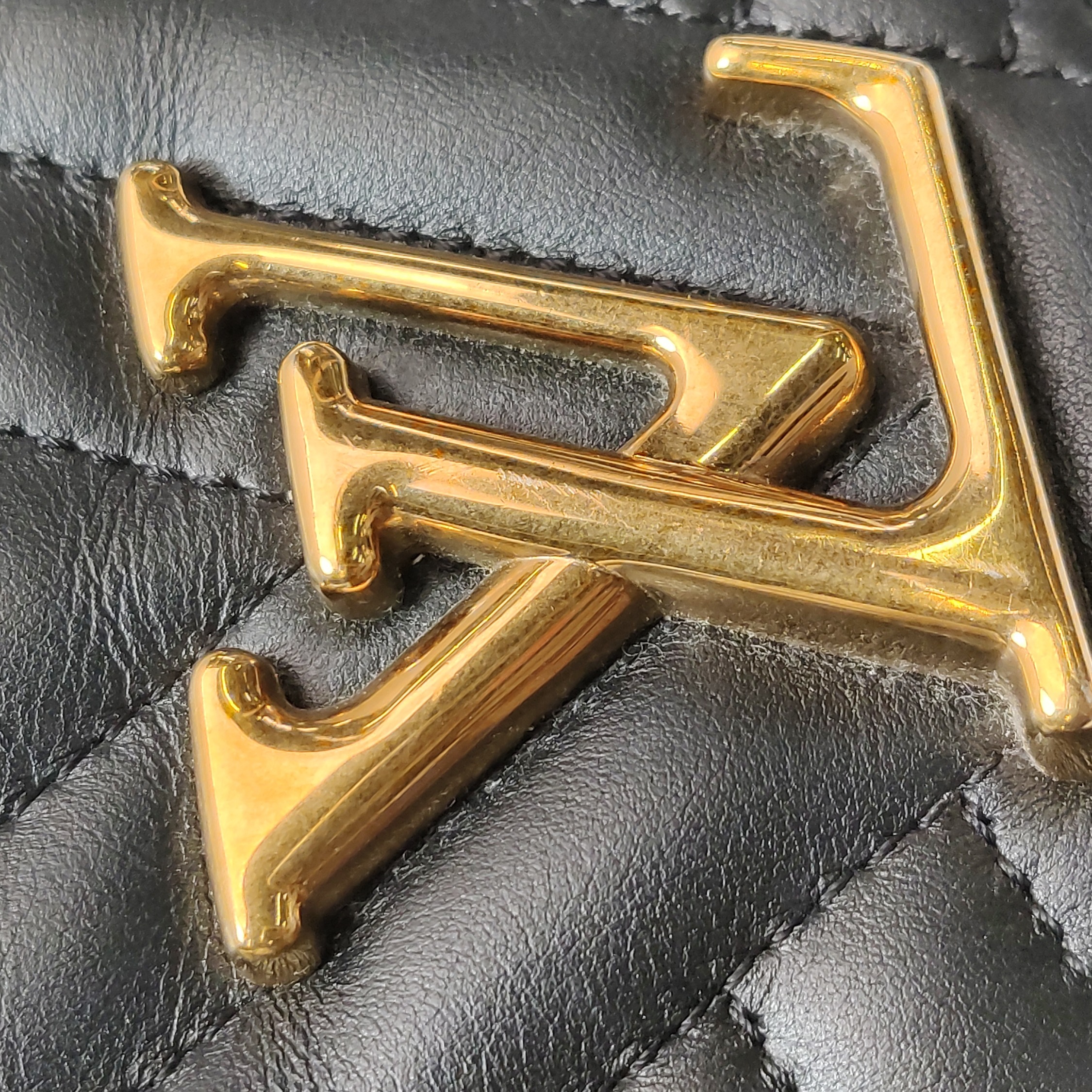 Louis Vuitton(LV) New Wave Chain Bag Quilted Leather PM — photo 9 of 15