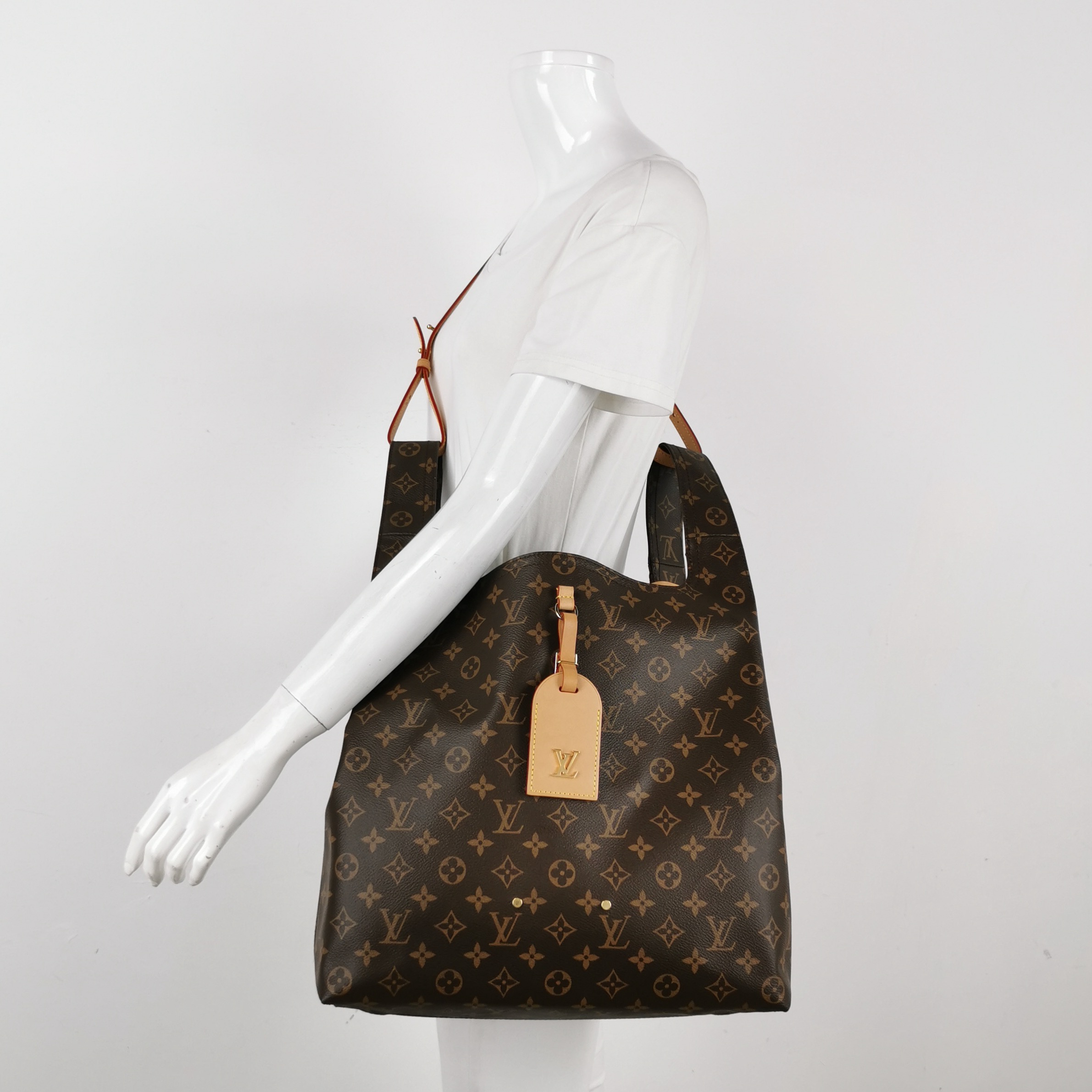 Louis Vuitton(LV) Atlantis Handbag Monogram Canvas GM — photo 2 of 14
