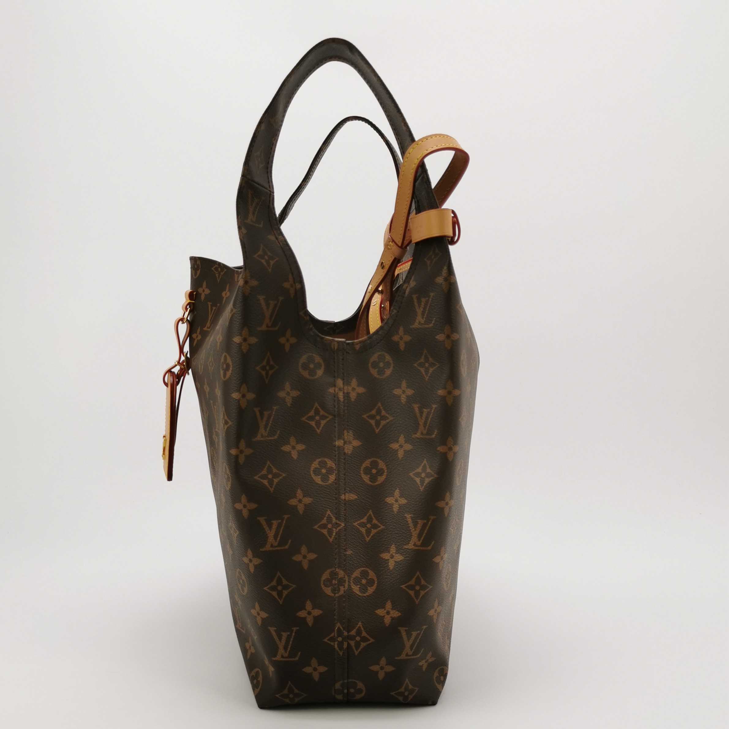 Louis Vuitton(LV) Atlantis Handbag Monogram Canvas GM — photo 4 of 14