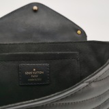 Louis Vuitton(LV) New Wave Chain Bag Quilted Leather PM — thumbnail 8
