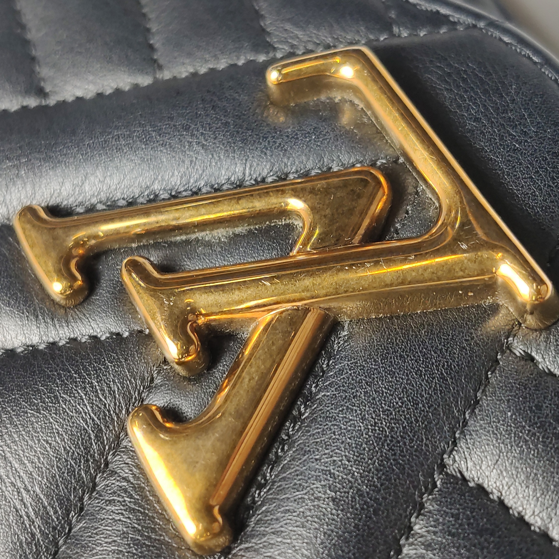 Louis Vuitton(LV) New Wave Chain Bag Quilted Leather PM — photo 9 of 16