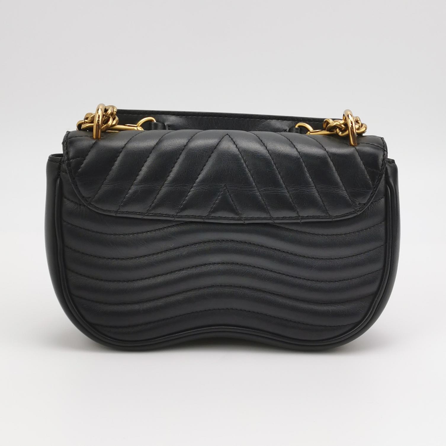 Louis Vuitton(LV) New Wave Chain Bag Quilted Leather PM — photo 3 of 14