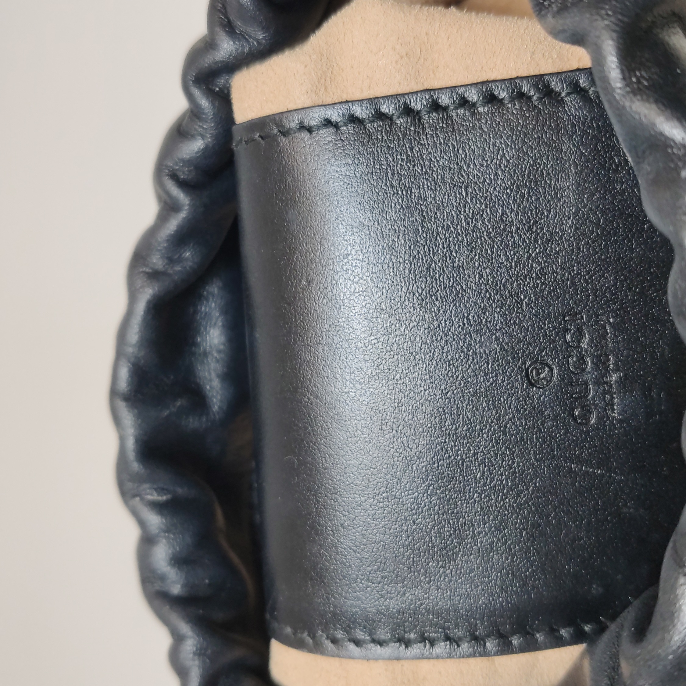 Gucci GG Marmont Bucket Bag Matelasse Leather Mini — photo 12 of 15