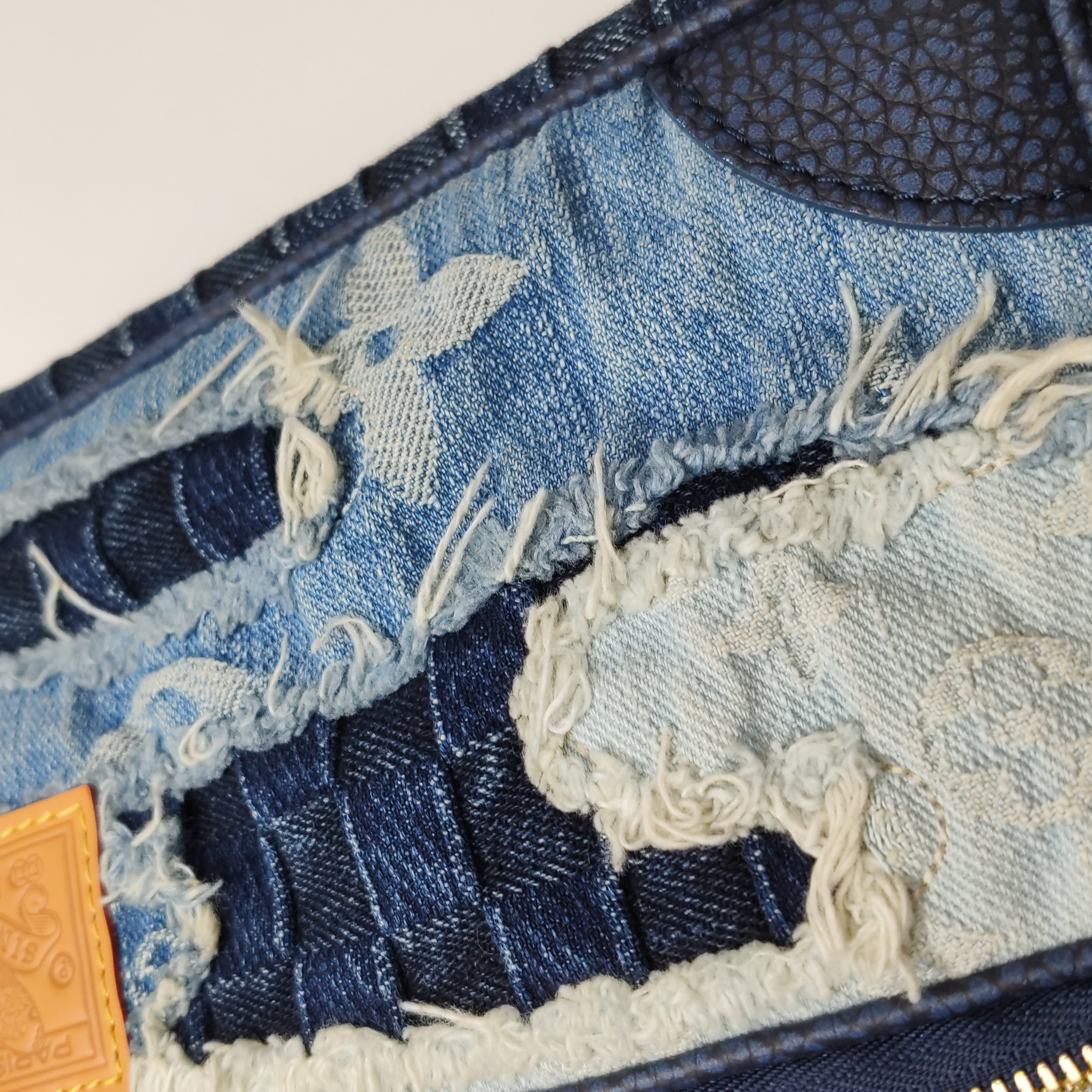 Louis Vuitton(LV) Nil Camer Bag  Denim — photo 11 of 13