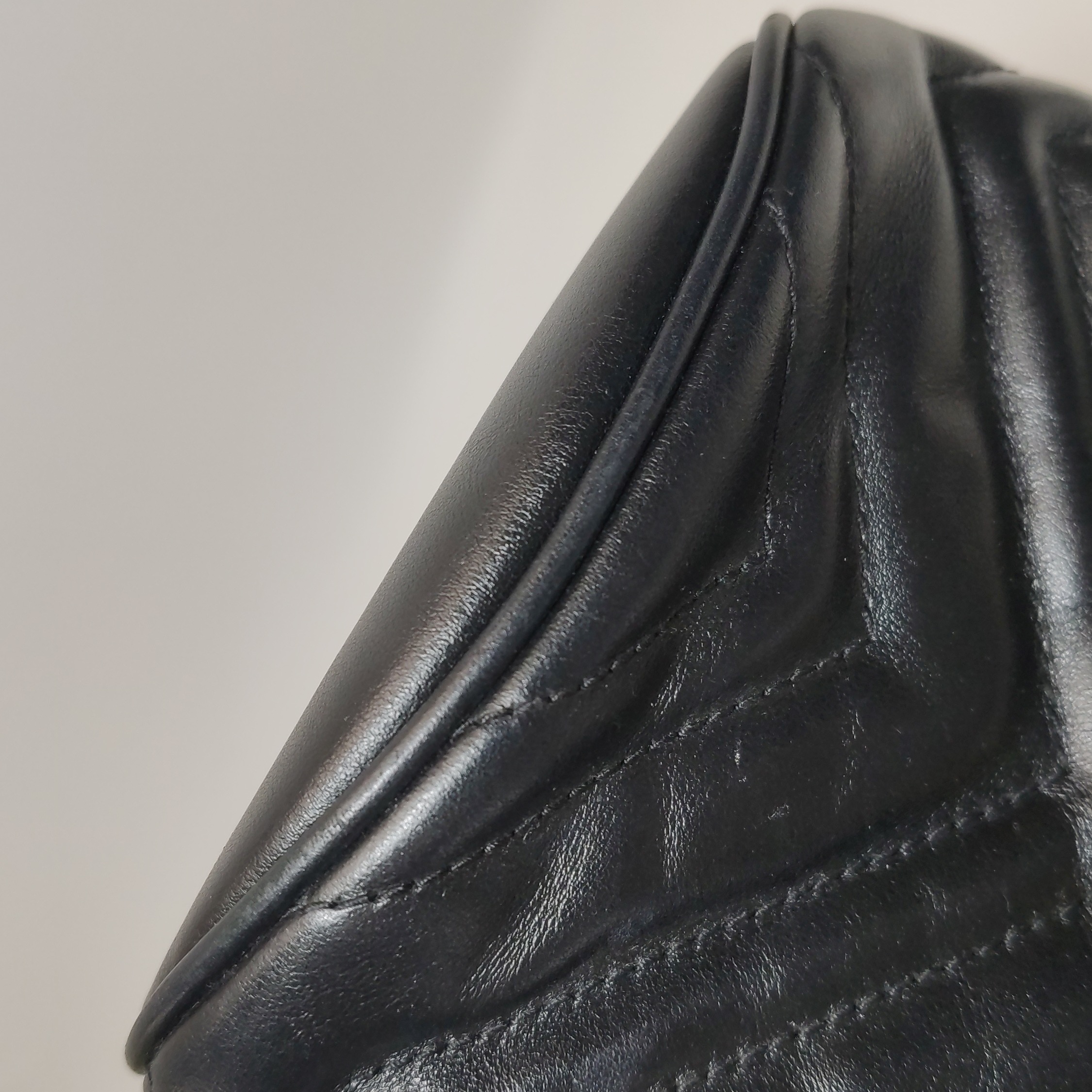Gucci GG Marmont Bucket Bag Matelasse Leather Mini — photo 10 of 15