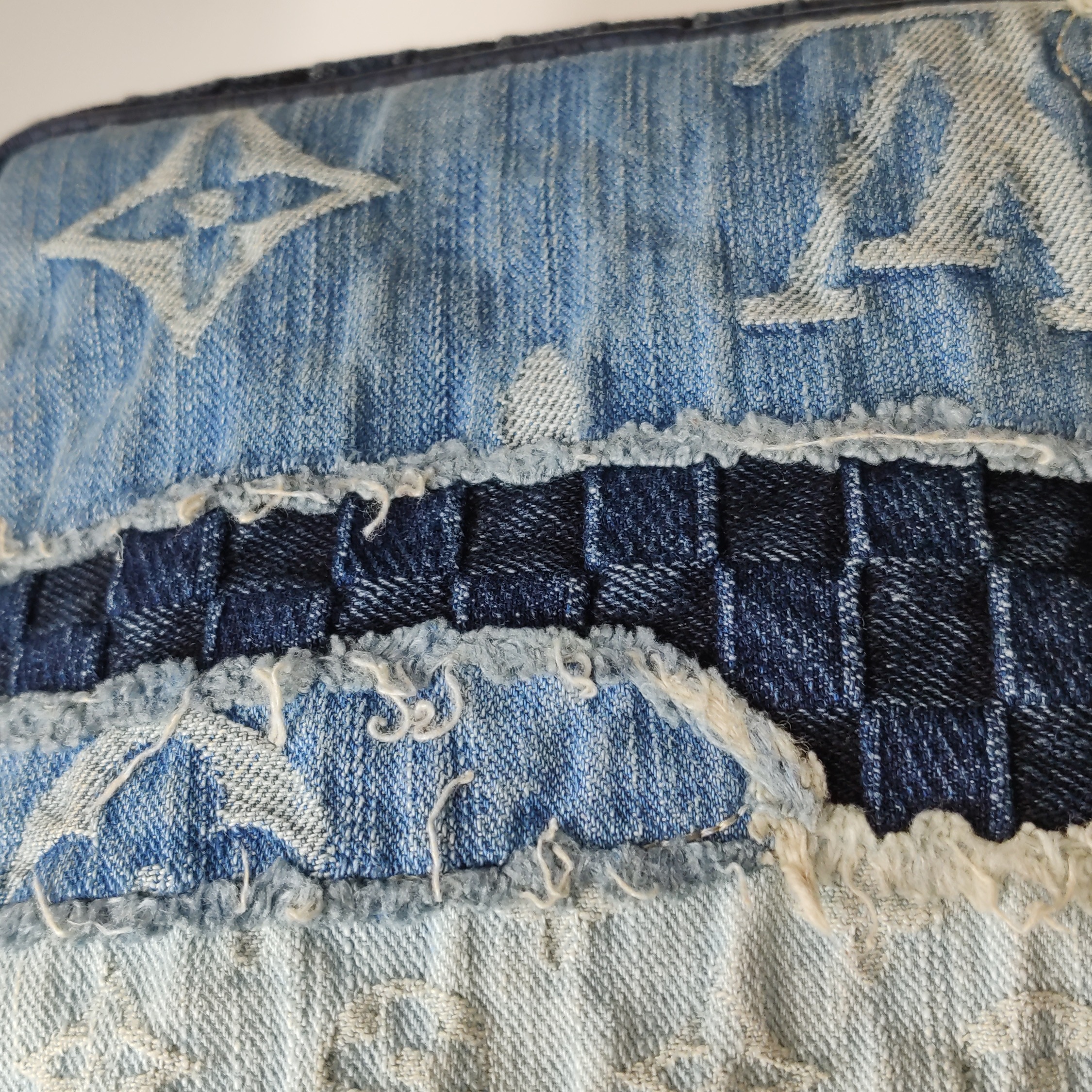 Louis Vuitton(LV) Nil Camer Bag  Denim — photo 12 of 13