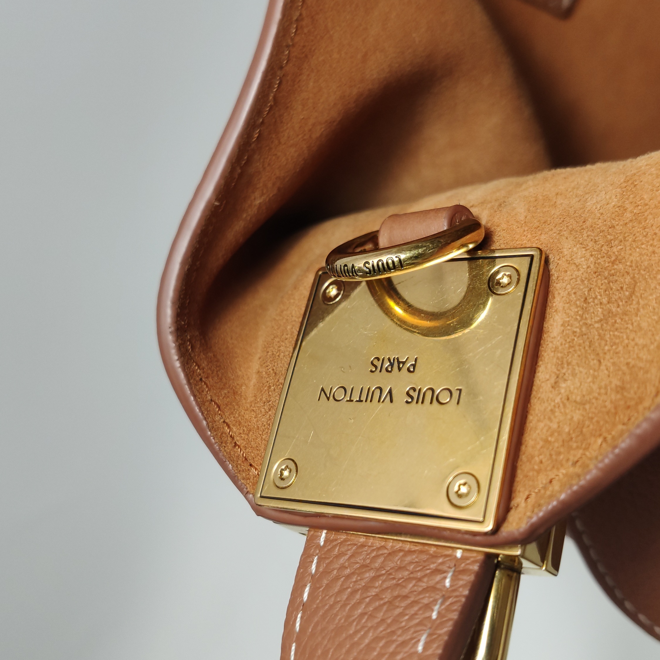 Louis Vuitton(LV) Low Key Hobo Calfskin PM — photo 12 of 25
