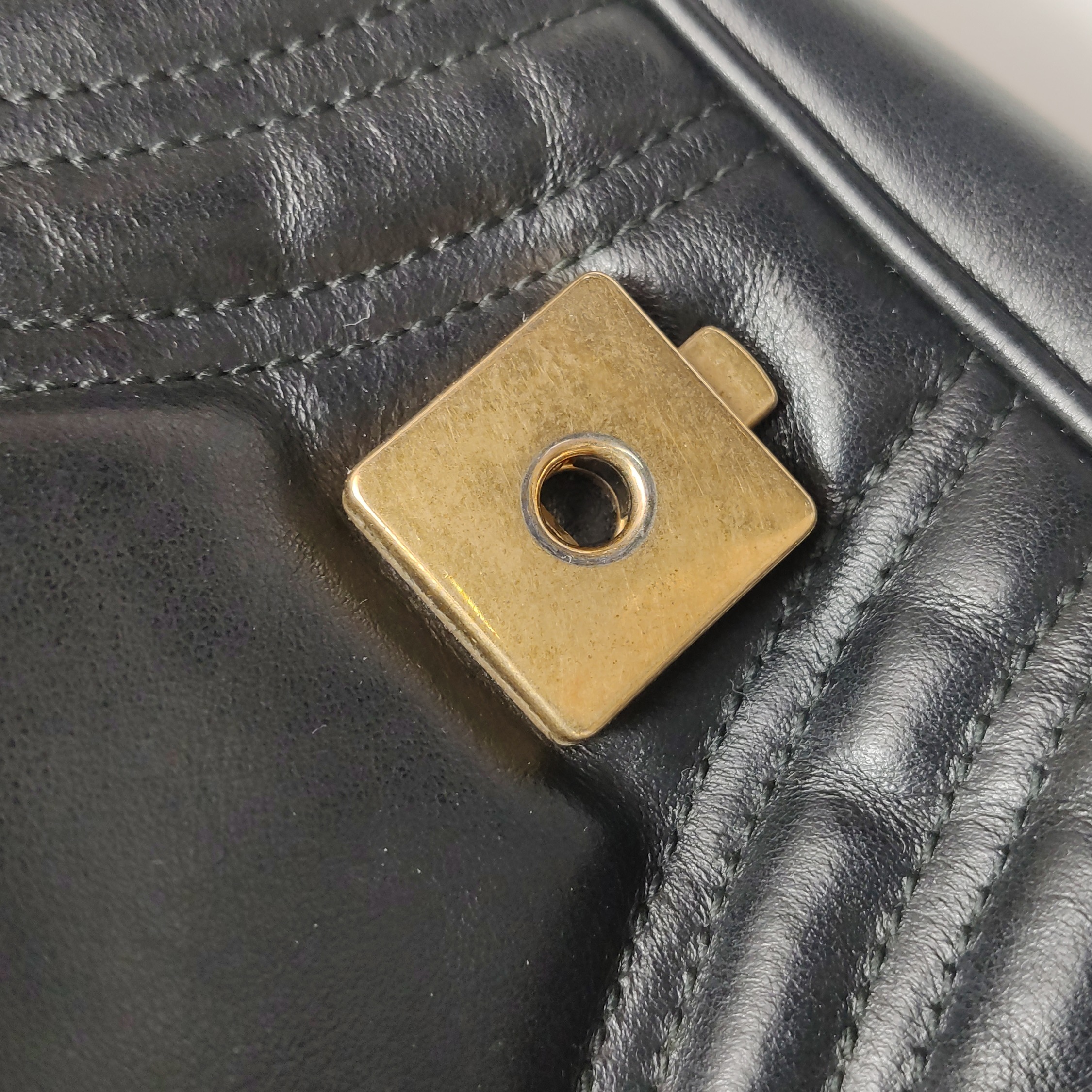 Gucci GG Marmont Flap Bag Matelasse Leather Medium — photo 10 of 15