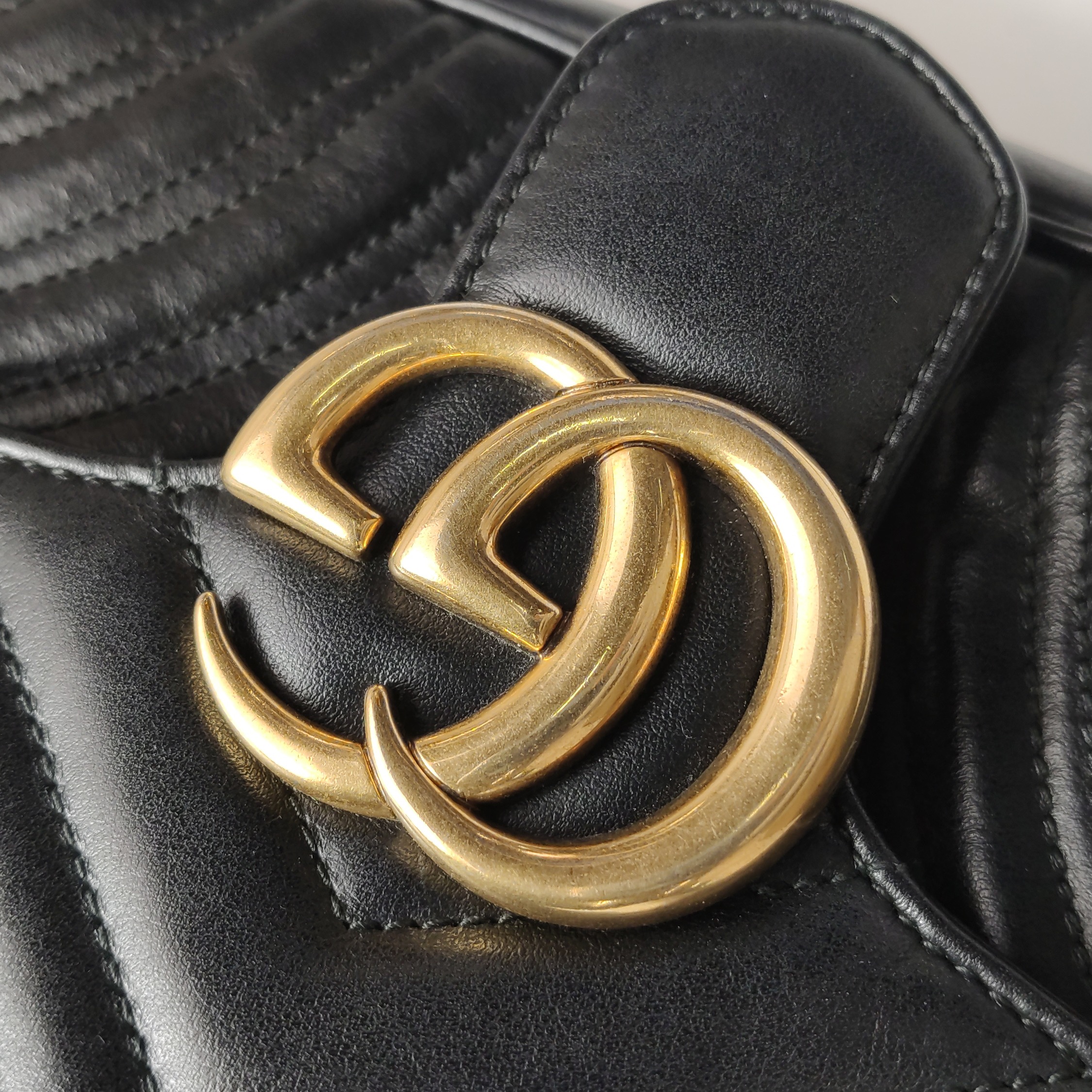 Gucci GG Marmont Flap Bag Matelasse Leather Medium — photo 9 of 15