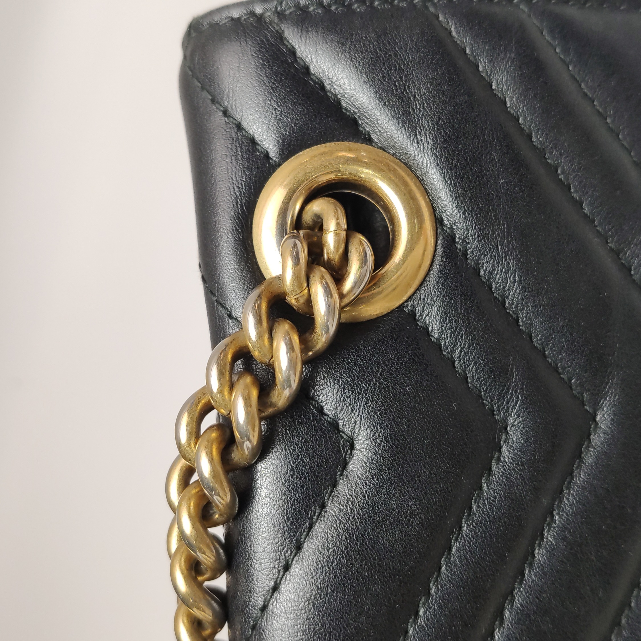 Gucci GG Marmont Flap Bag Matelasse Leather Medium — photo 11 of 15