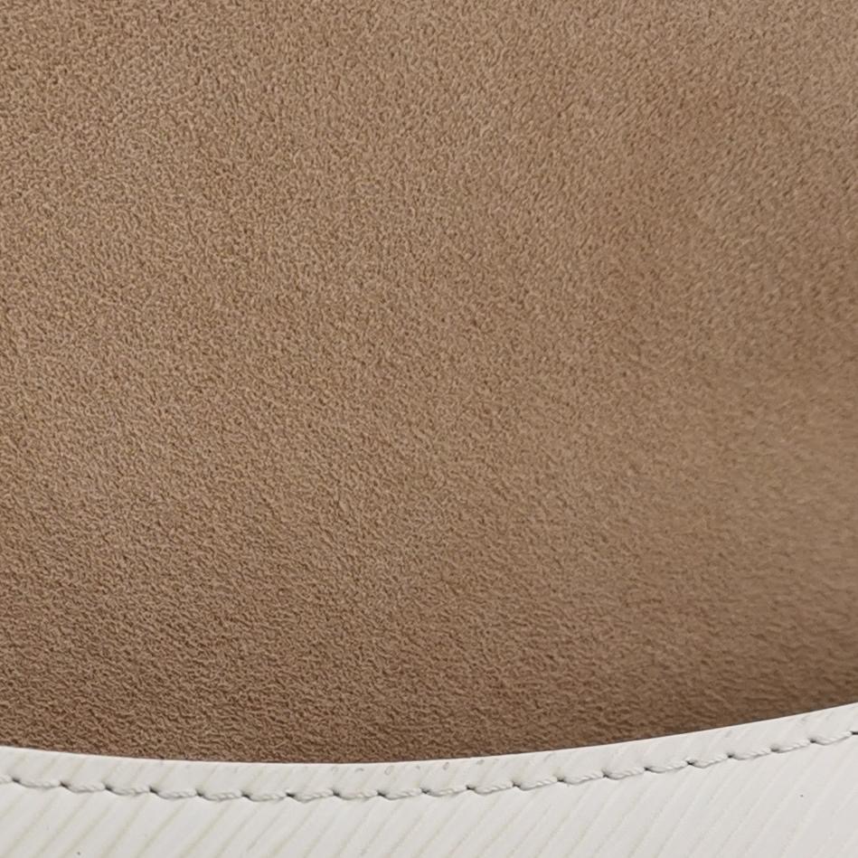 Louis Vuitton(LV) Buci Crossbody Bag Epi Leather — photo 9 of 12