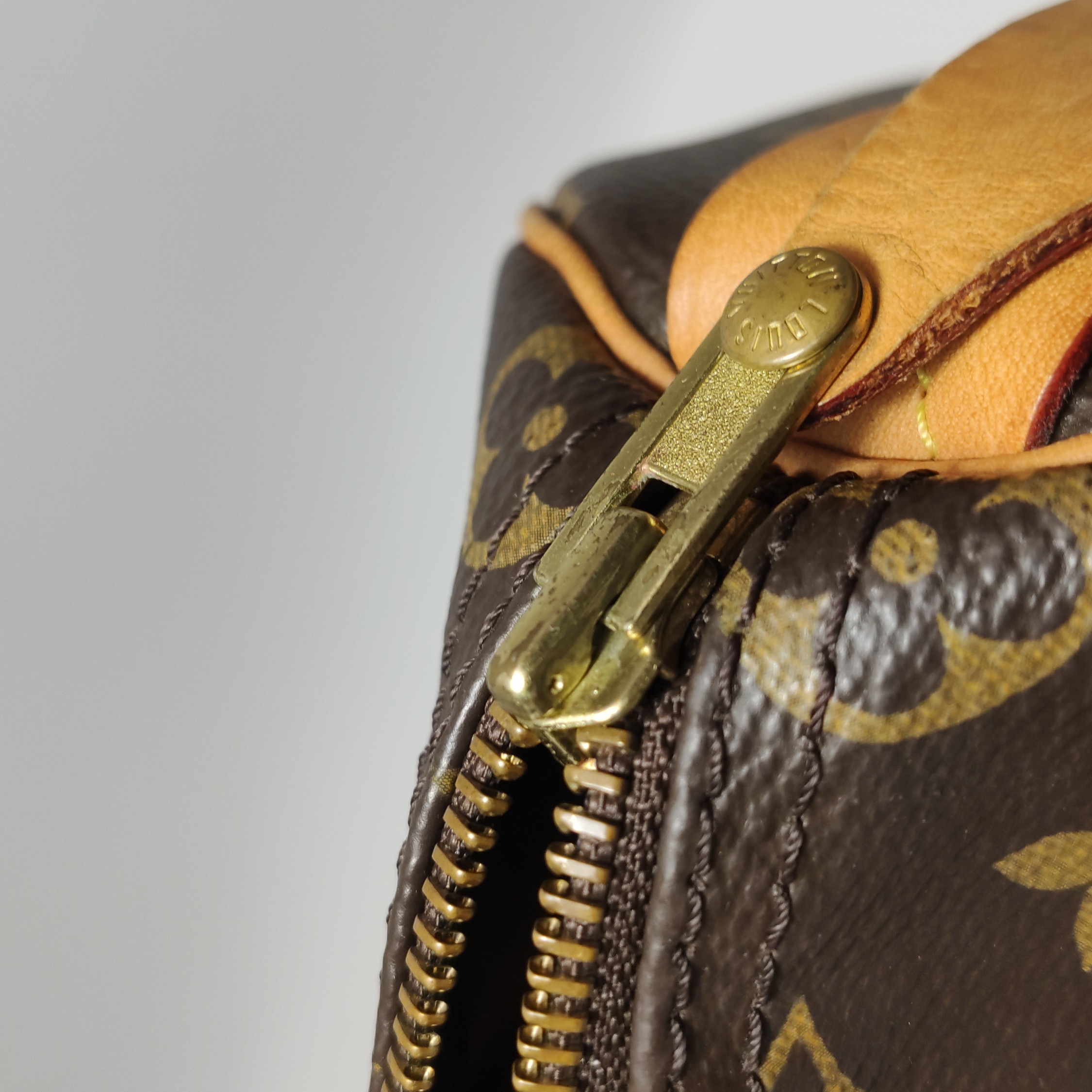 Louis Vuitton(LV) Speedy Handbag Monogram Canvas 25 — photo 8 of 15