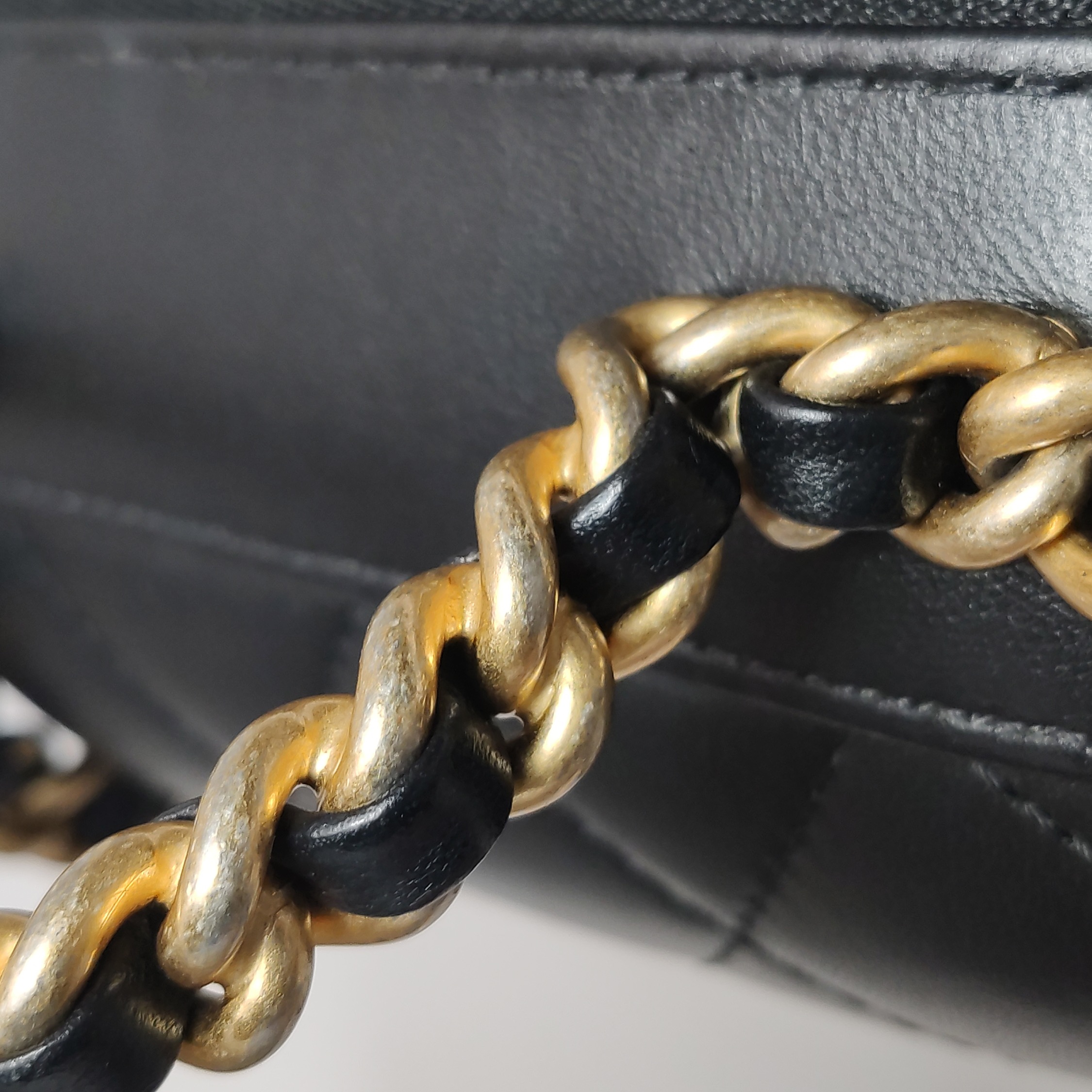 Chanel CC Bubble Top Handle Vanity Case with Chain Quilted Lambskin — photo 10 of 25