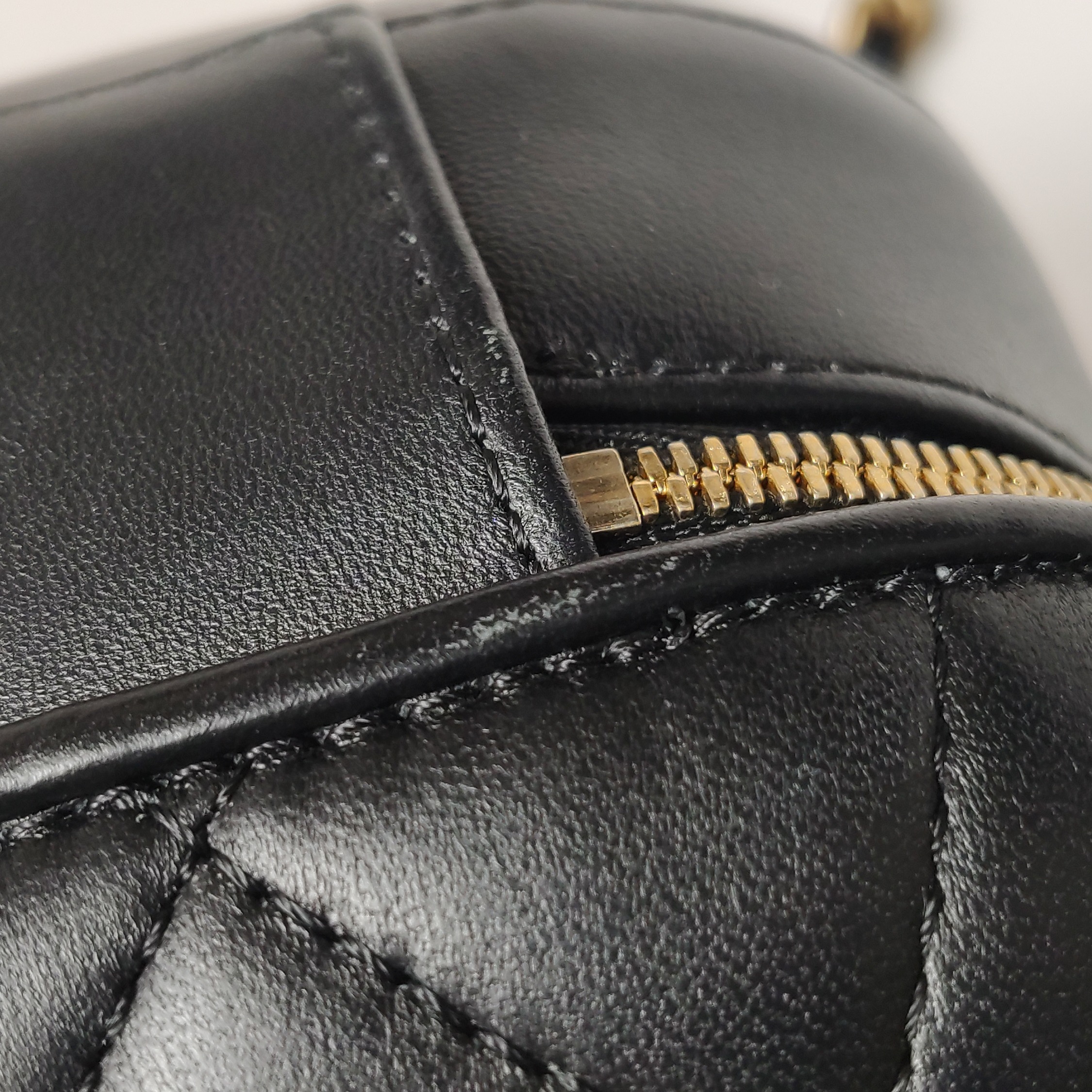 Chanel CC Bubble Top Handle Vanity Case with Chain Quilted Lambskin — photo 15 of 25