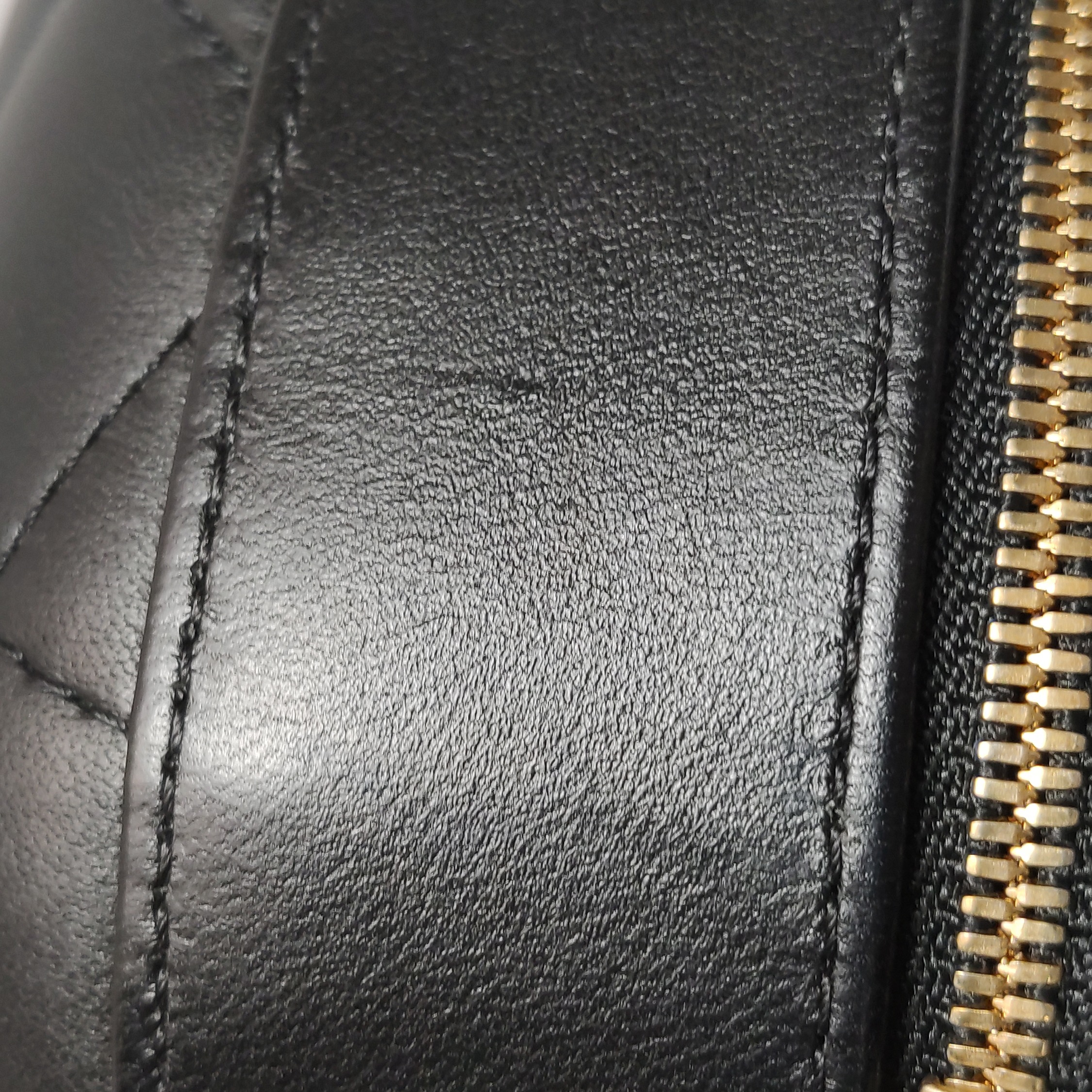 Chanel CC Bubble Top Handle Vanity Case with Chain Quilted Lambskin — photo 19 of 25