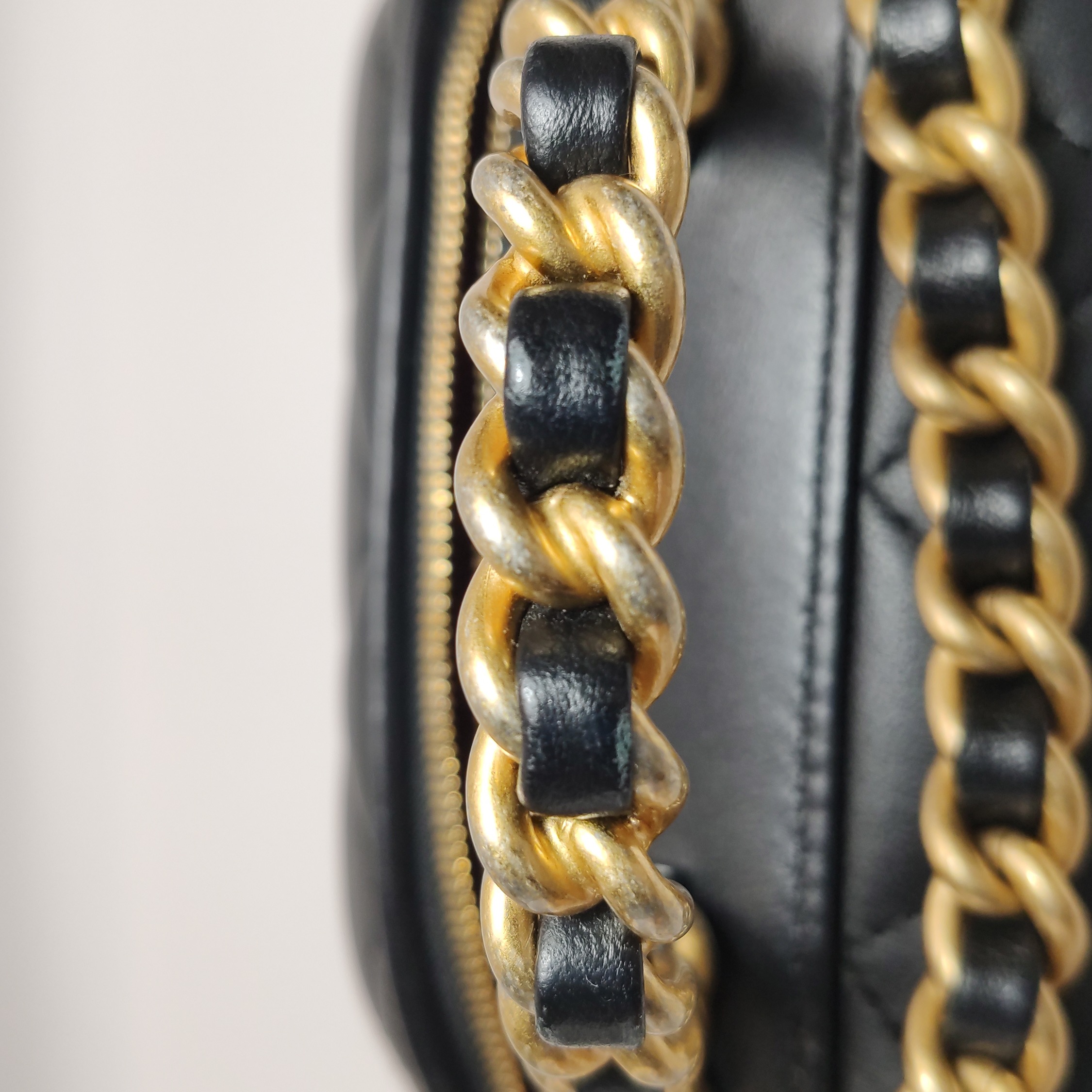 Chanel CC Bubble Top Handle Vanity Case with Chain Quilted Lambskin — photo 18 of 25