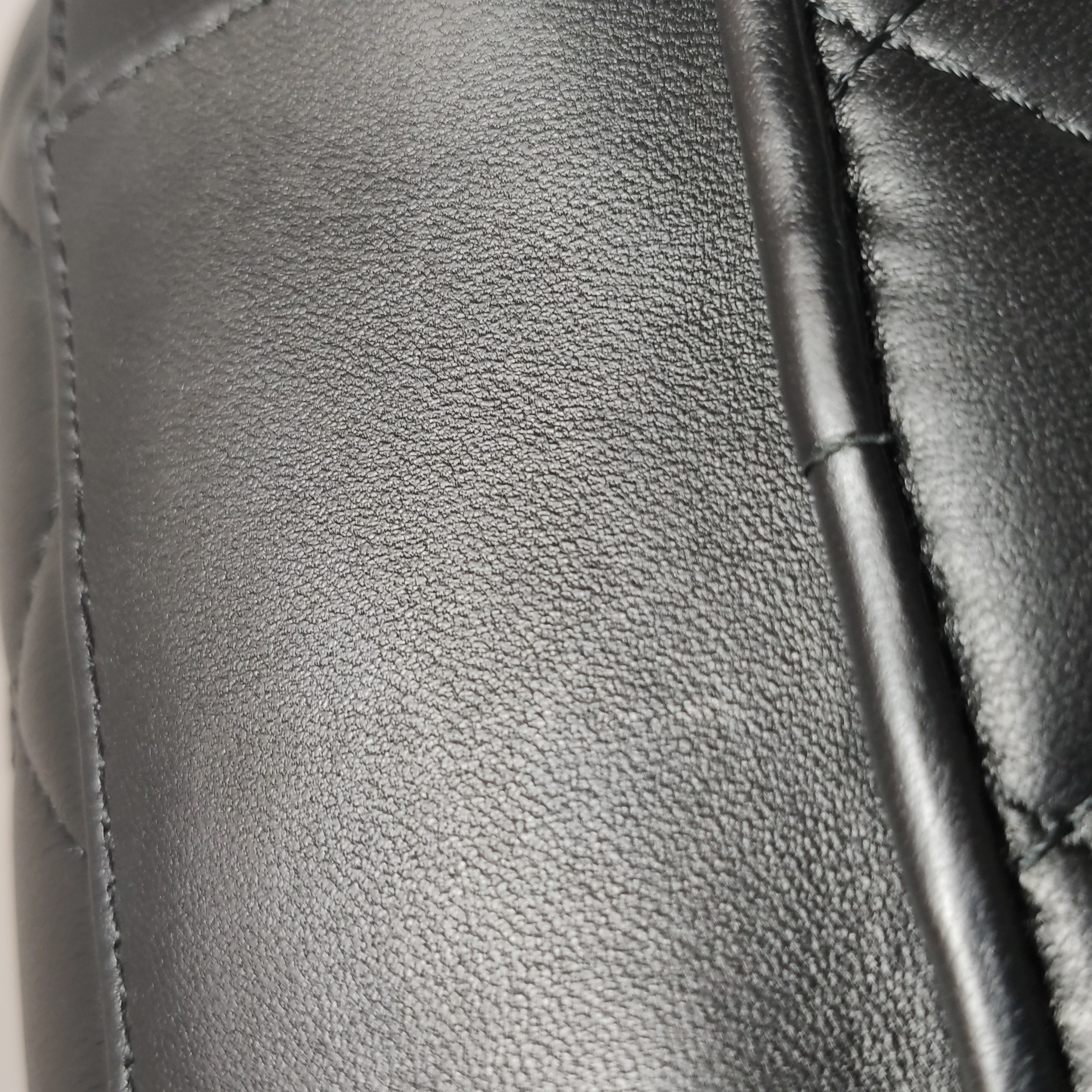 Chanel CC Bubble Top Handle Vanity Case with Chain Quilted Lambskin — photo 16 of 25