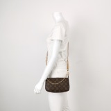 Louis Vuitton(LV) Pochette Accessoires NM Monogram Canvas — thumbnail 2