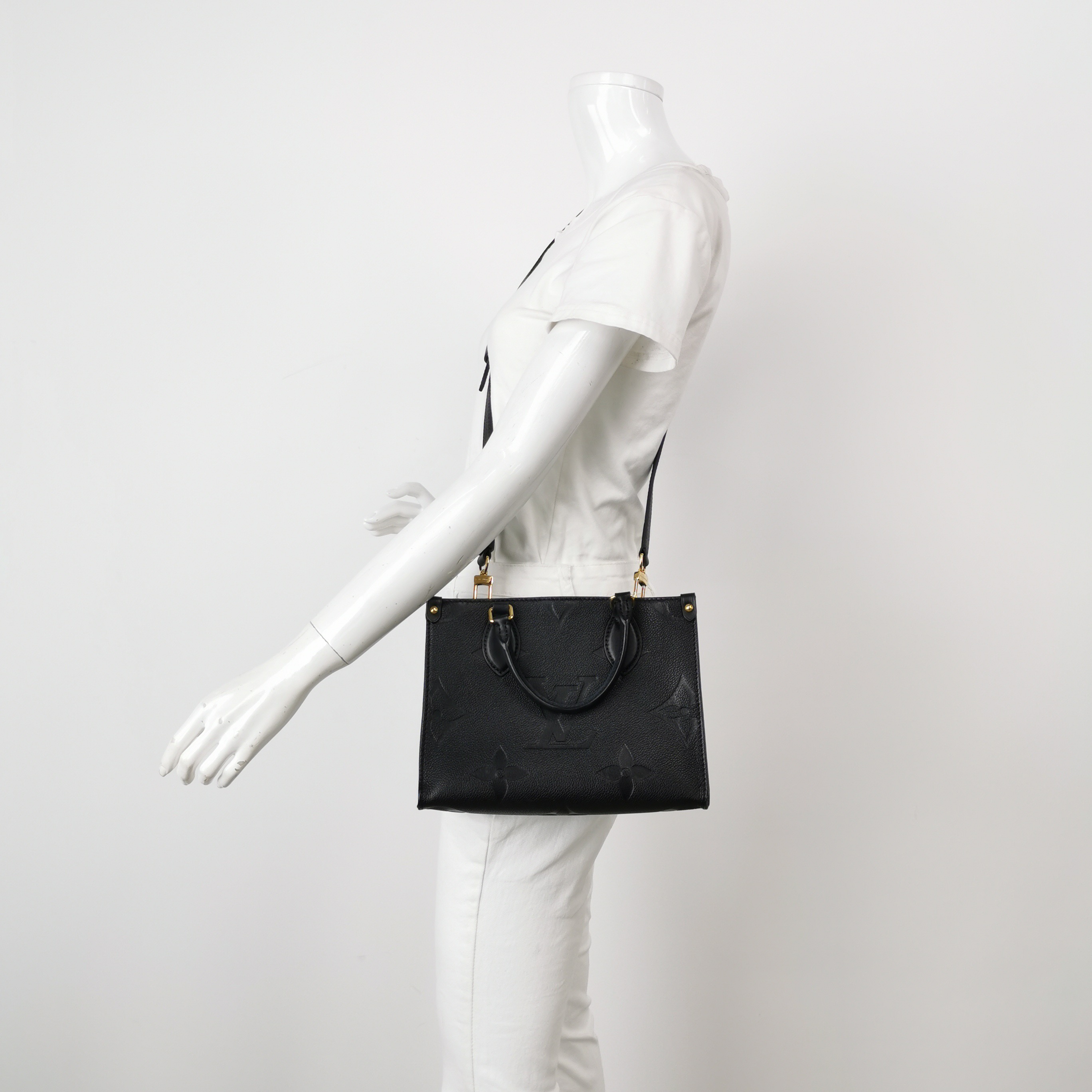 Louis Vuitton(LV) OnTheGo Tote Monogram Empreinte Giant PM — alternate view