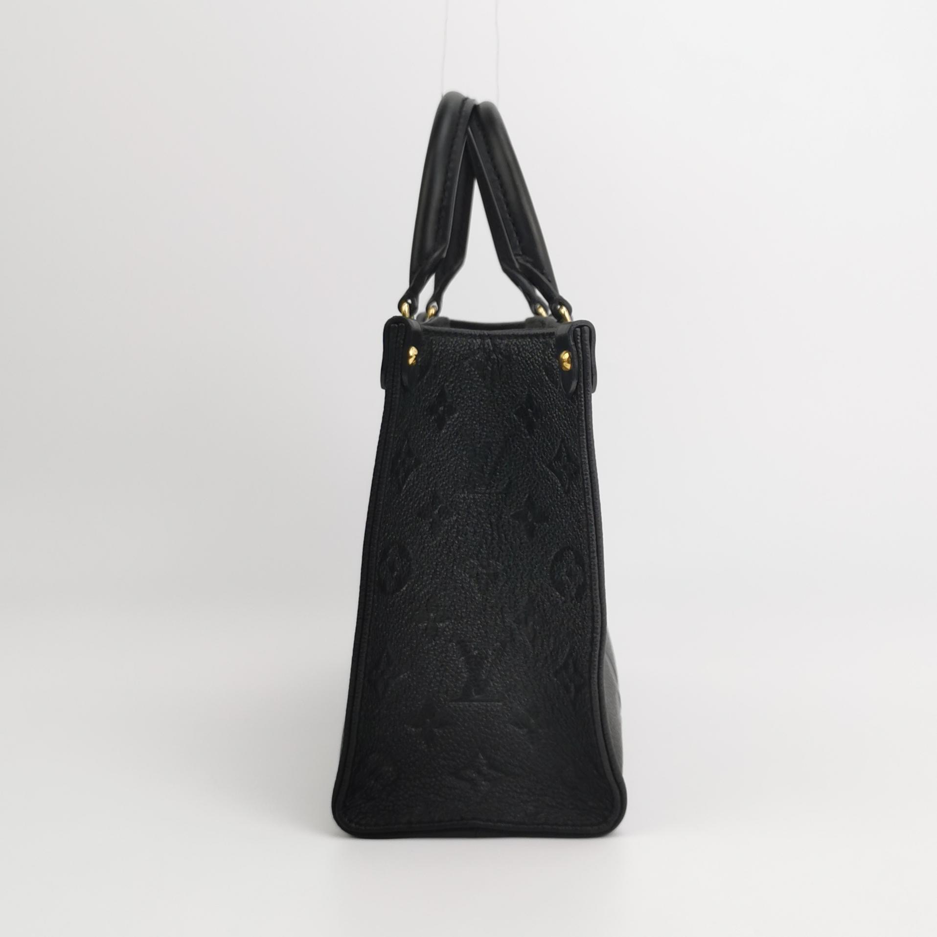 Louis Vuitton(LV) OnTheGo Tote Monogram Empreinte Giant PM — photo 3 of 13