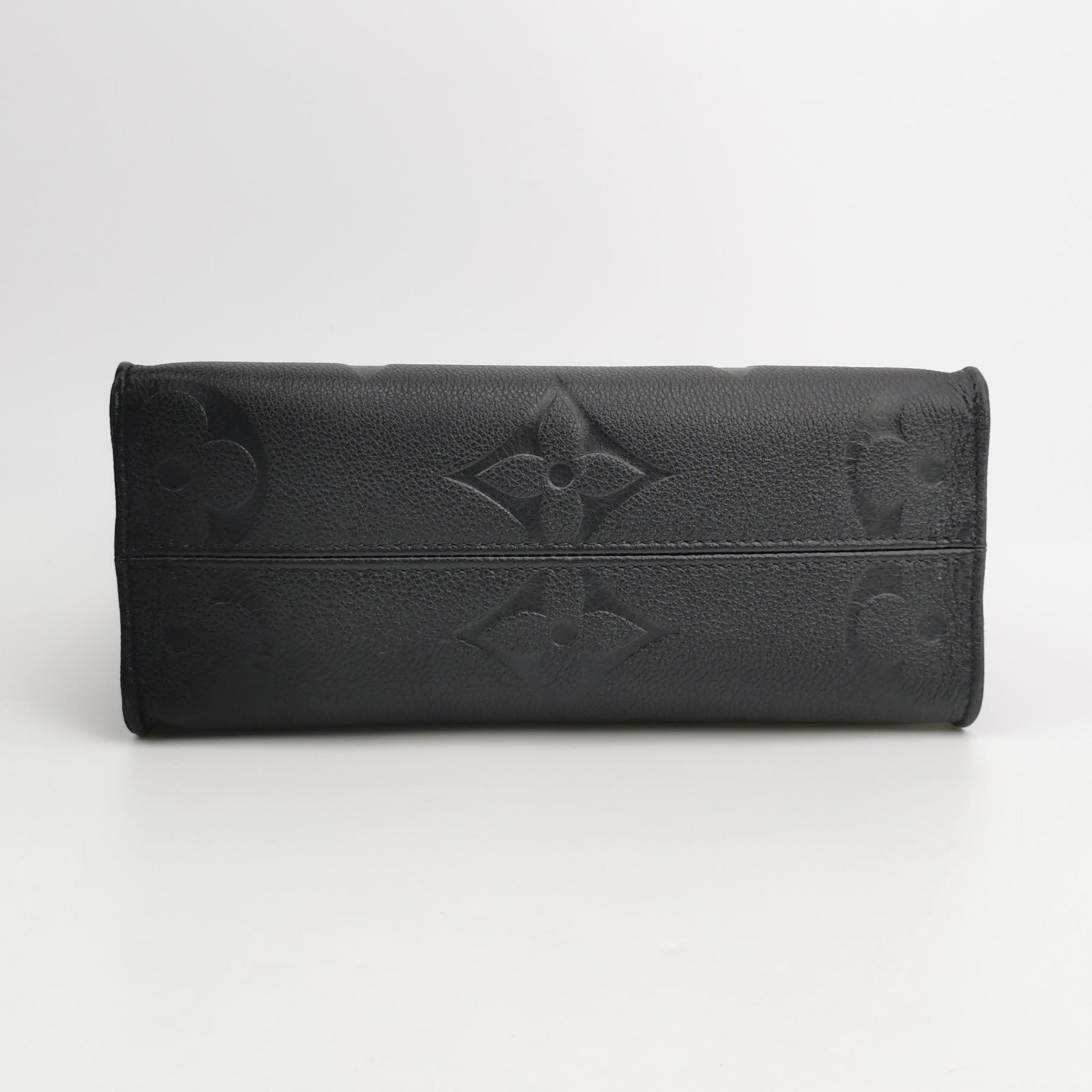 Louis Vuitton(LV) OnTheGo Tote Monogram Empreinte Giant PM — photo 6 of 13