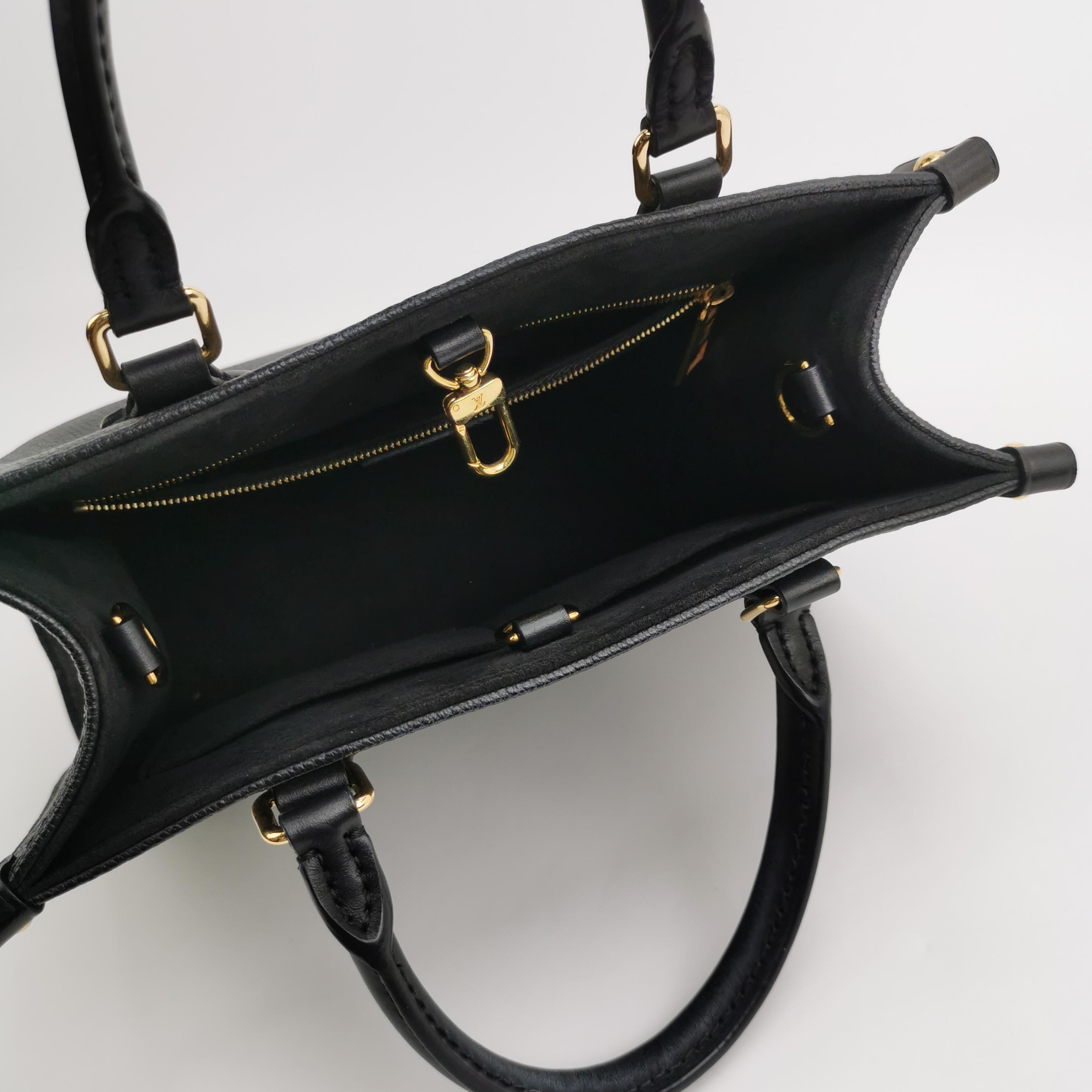 Louis Vuitton(LV) OnTheGo Tote Monogram Empreinte Giant PM — photo 7 of 13