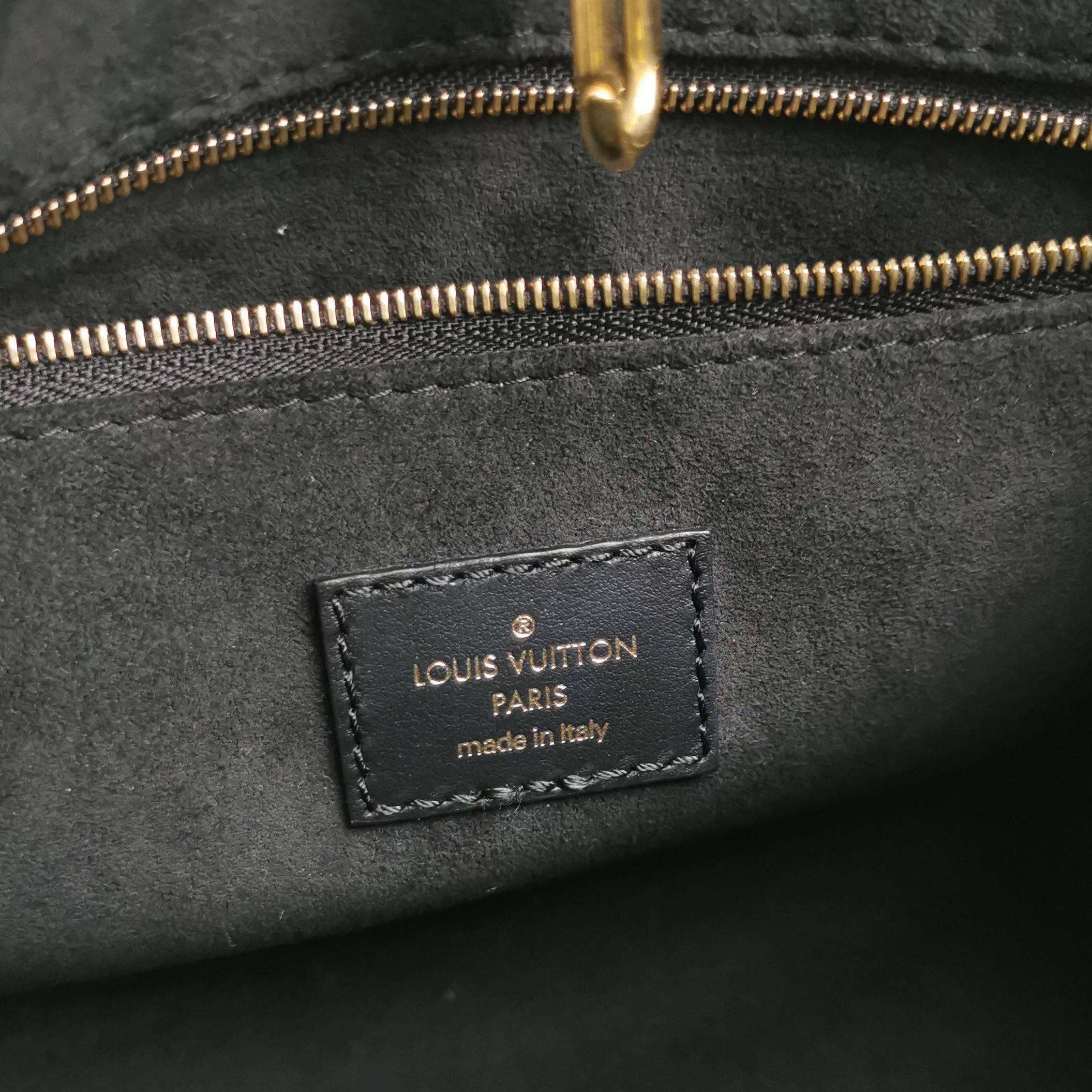 Louis Vuitton(LV) OnTheGo Tote Monogram Empreinte Giant PM — photo 8 of 13