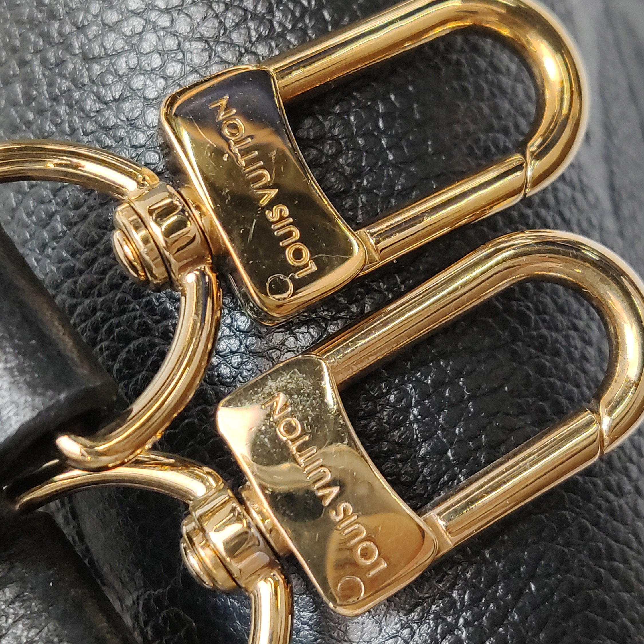 Louis Vuitton(LV) OnTheGo Tote Monogram Empreinte Giant PM — photo 12 of 13