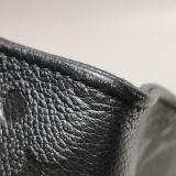 Louis Vuitton(LV) OnTheGo Tote Monogram Empreinte Giant PM — thumbnail 10