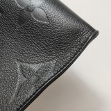 Louis Vuitton(LV) OnTheGo Tote Monogram Empreinte Giant PM — thumbnail 9