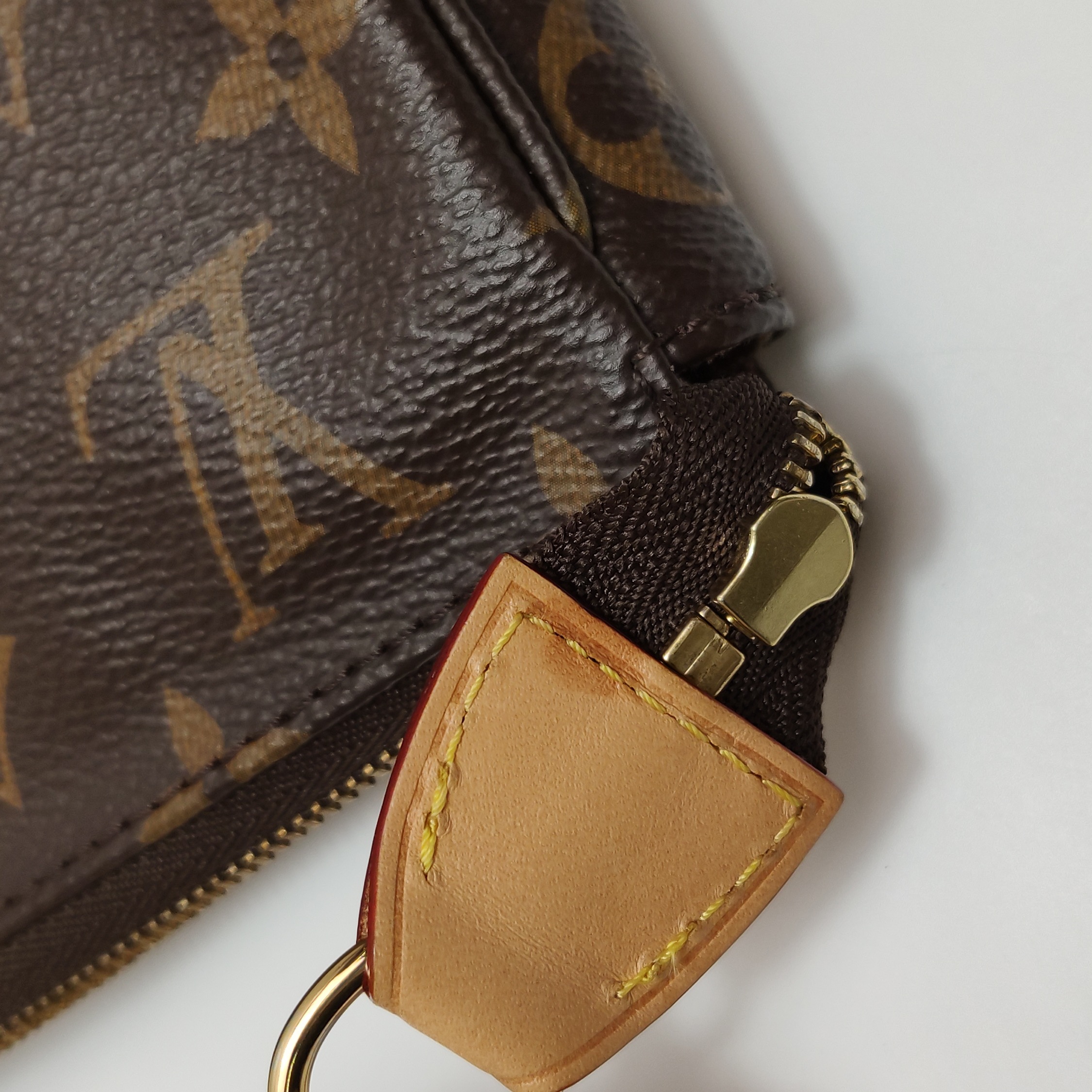 Louis Vuitton(LV) Pochette Accessoires NM Monogram Canvas — photo 10 of 13