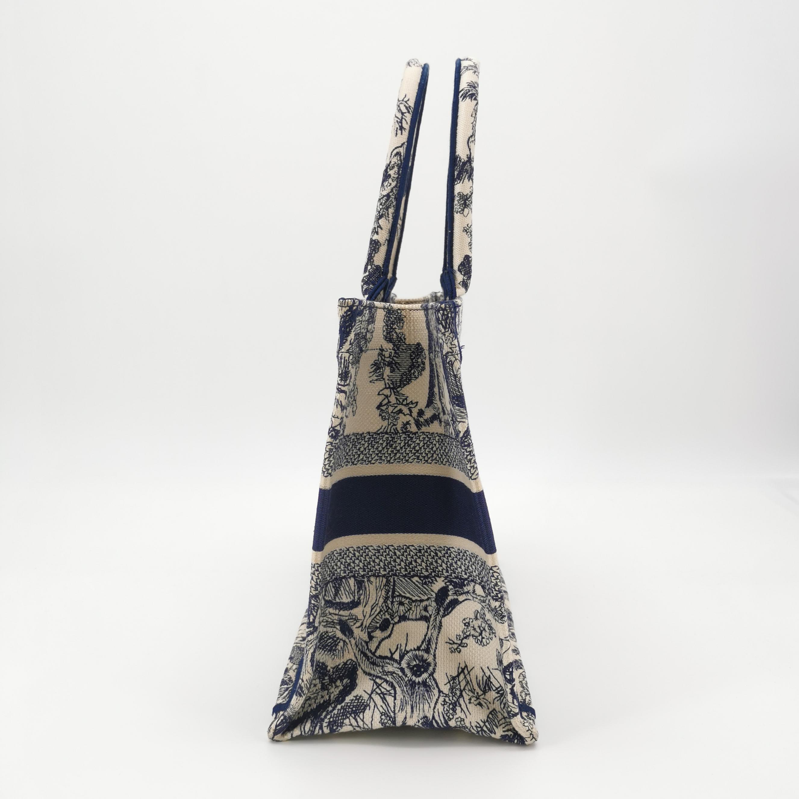Christian Dior Book Tote Embroidered Canvas Medium — photo 4 of 13